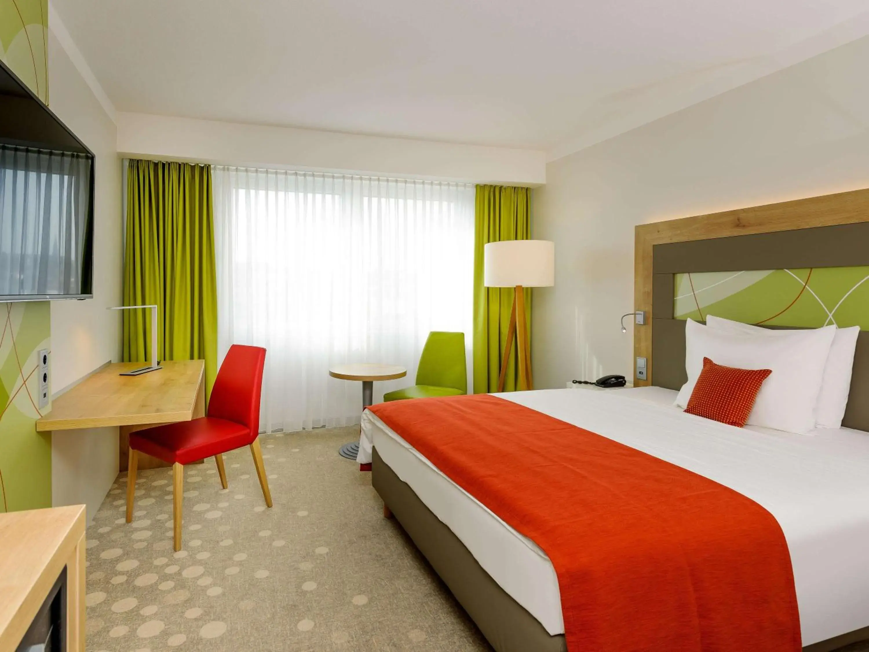 Photo of the whole room, Bed in Mercure Hotel Saarbrücken City