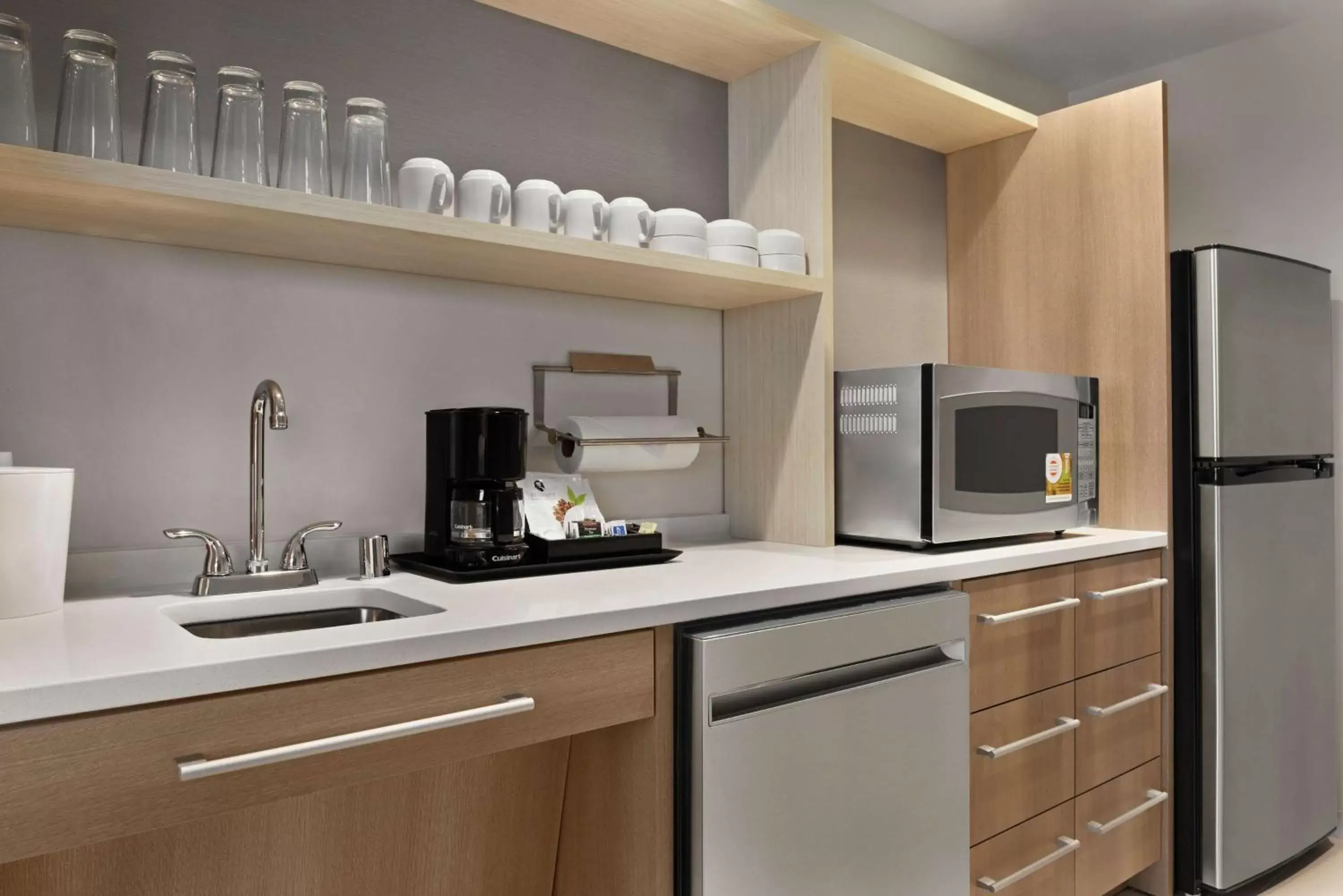 Kitchen or kitchenette, Kitchen/Kitchenette in Home2 Suites By Hilton Brooklyn Park Minneapolis