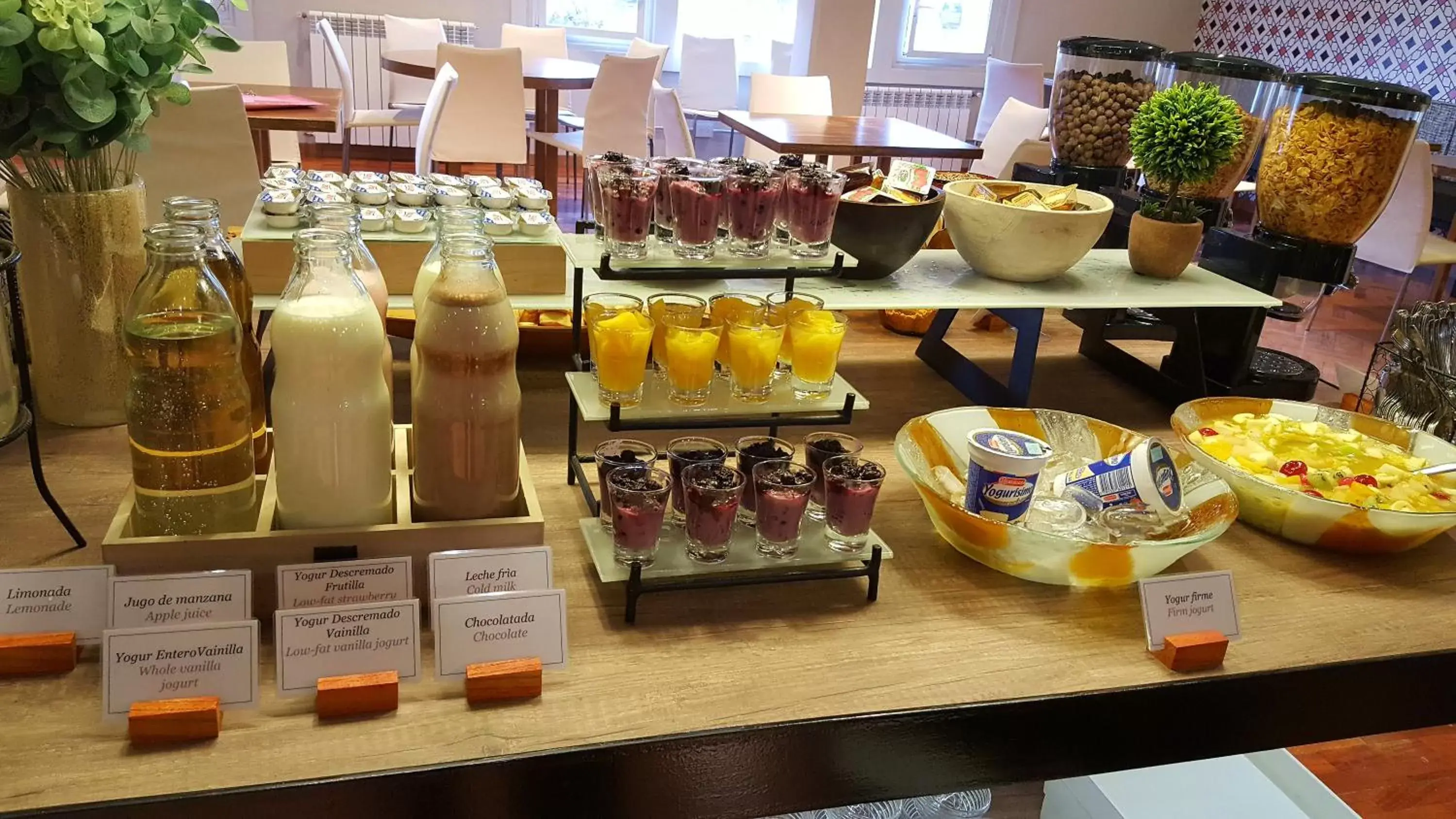 Continental breakfast in Hotel Albatros