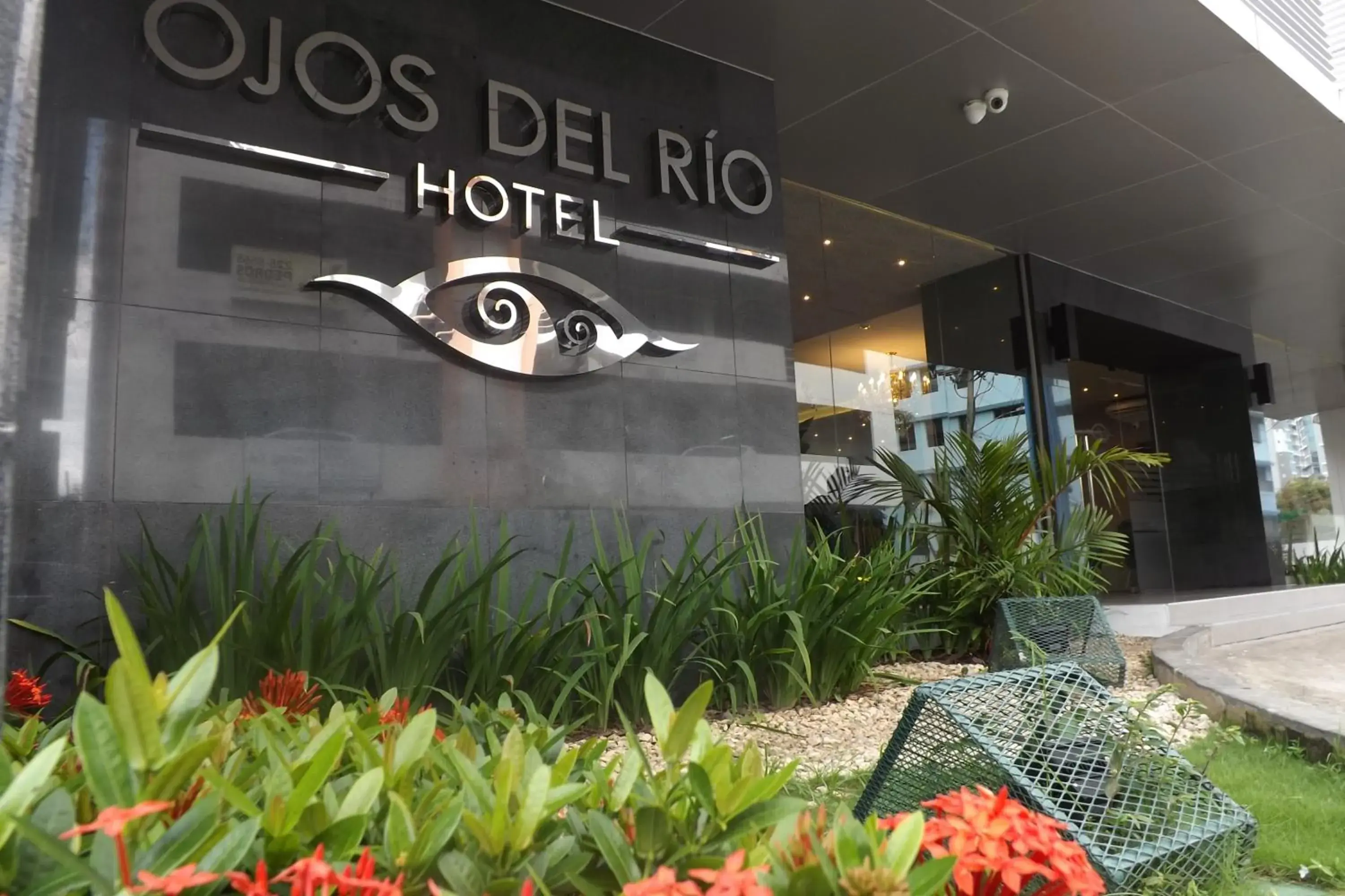 Property building, Facade/Entrance in Hotel Ojos Del Rio