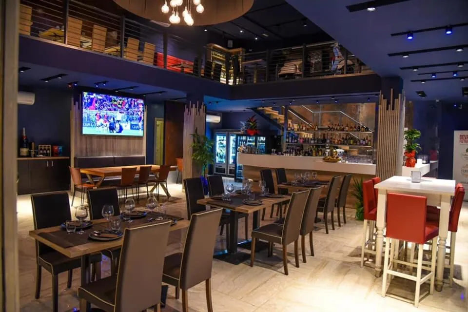 Restaurant/places to eat in Business Hotel