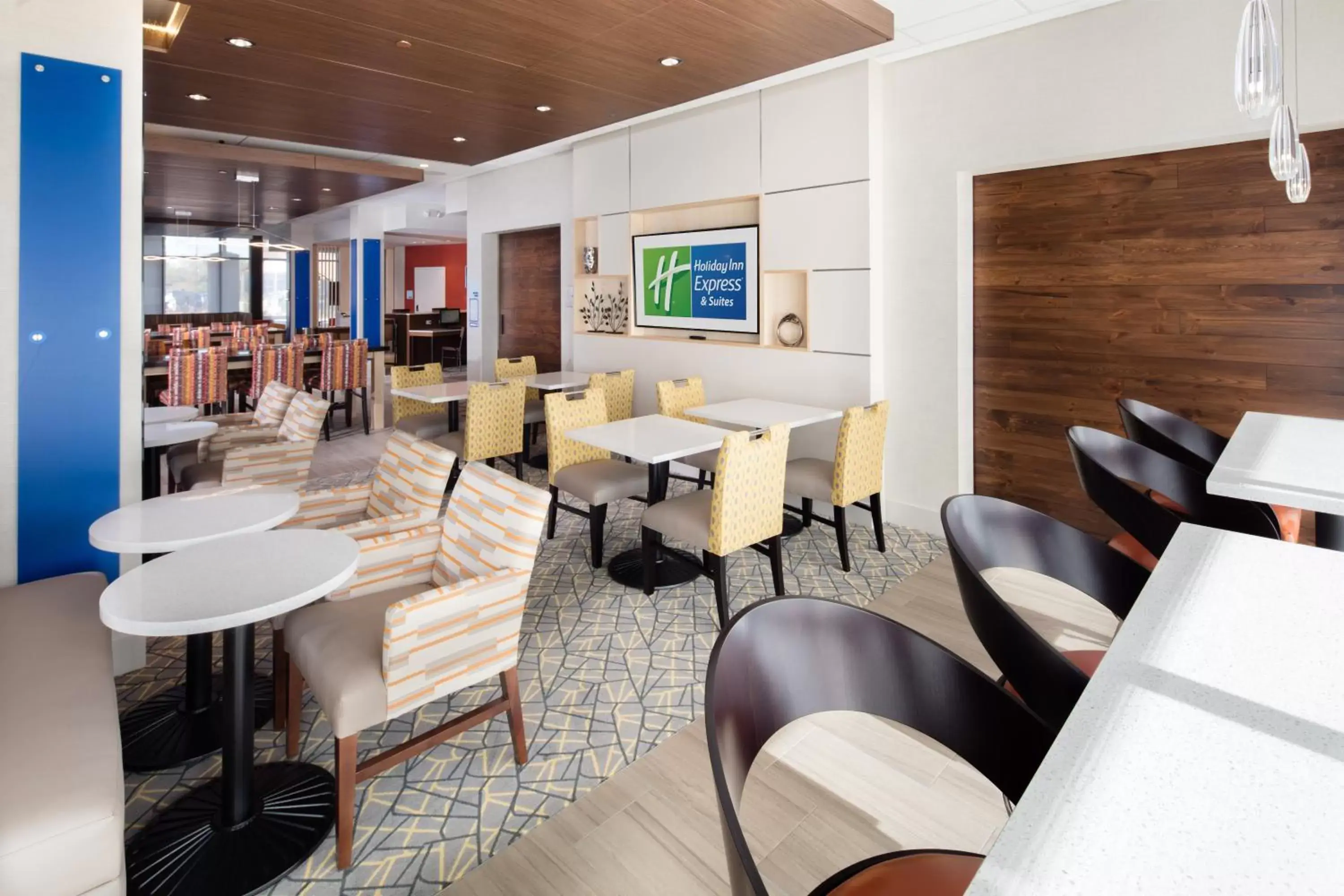 Breakfast, Restaurant/Places to Eat in Holiday Inn Express East Peoria - Riverfront, an IHG Hotel
