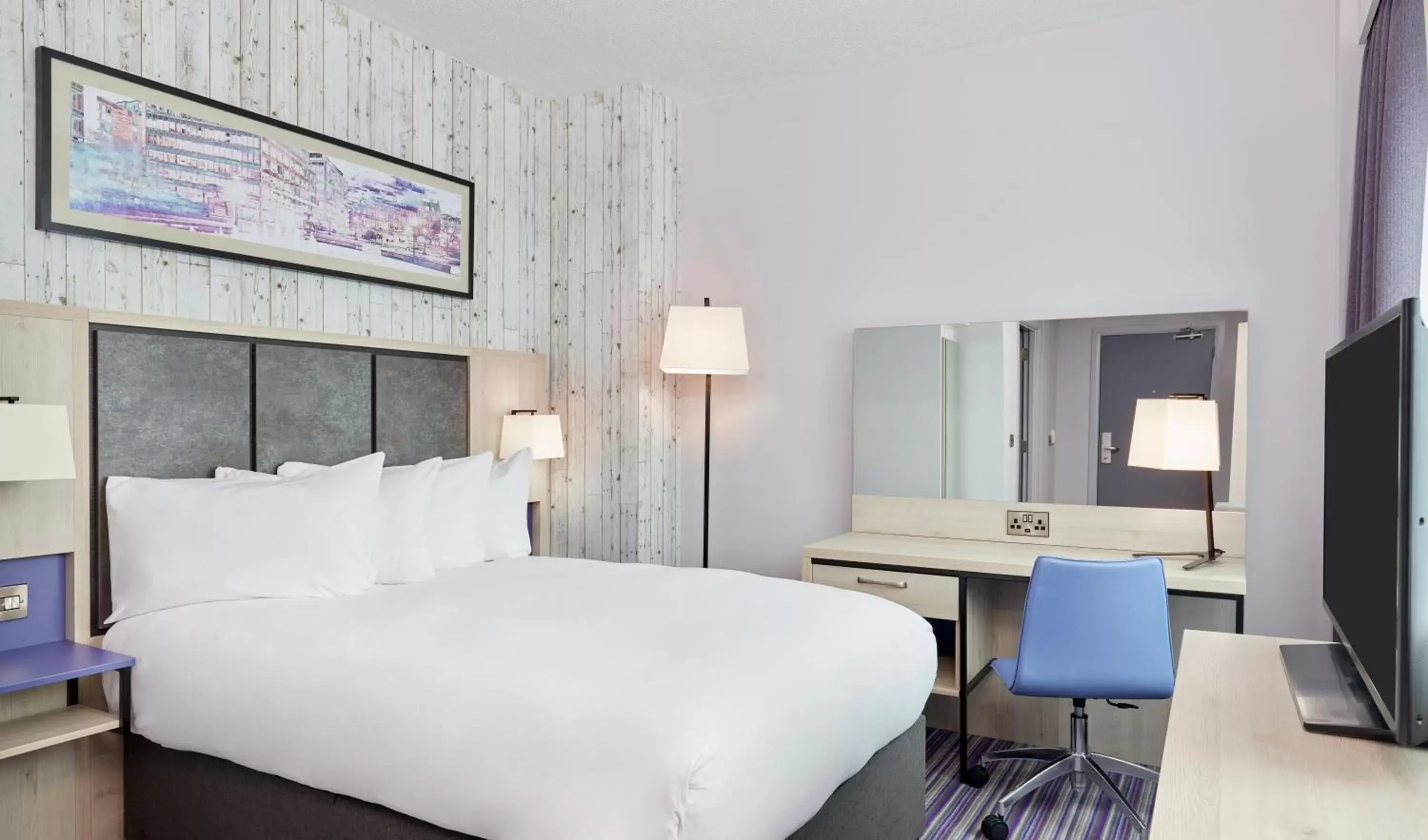 Bedroom, Bed in Leonardo Hotel Sheffield - formerly Jurys Inn