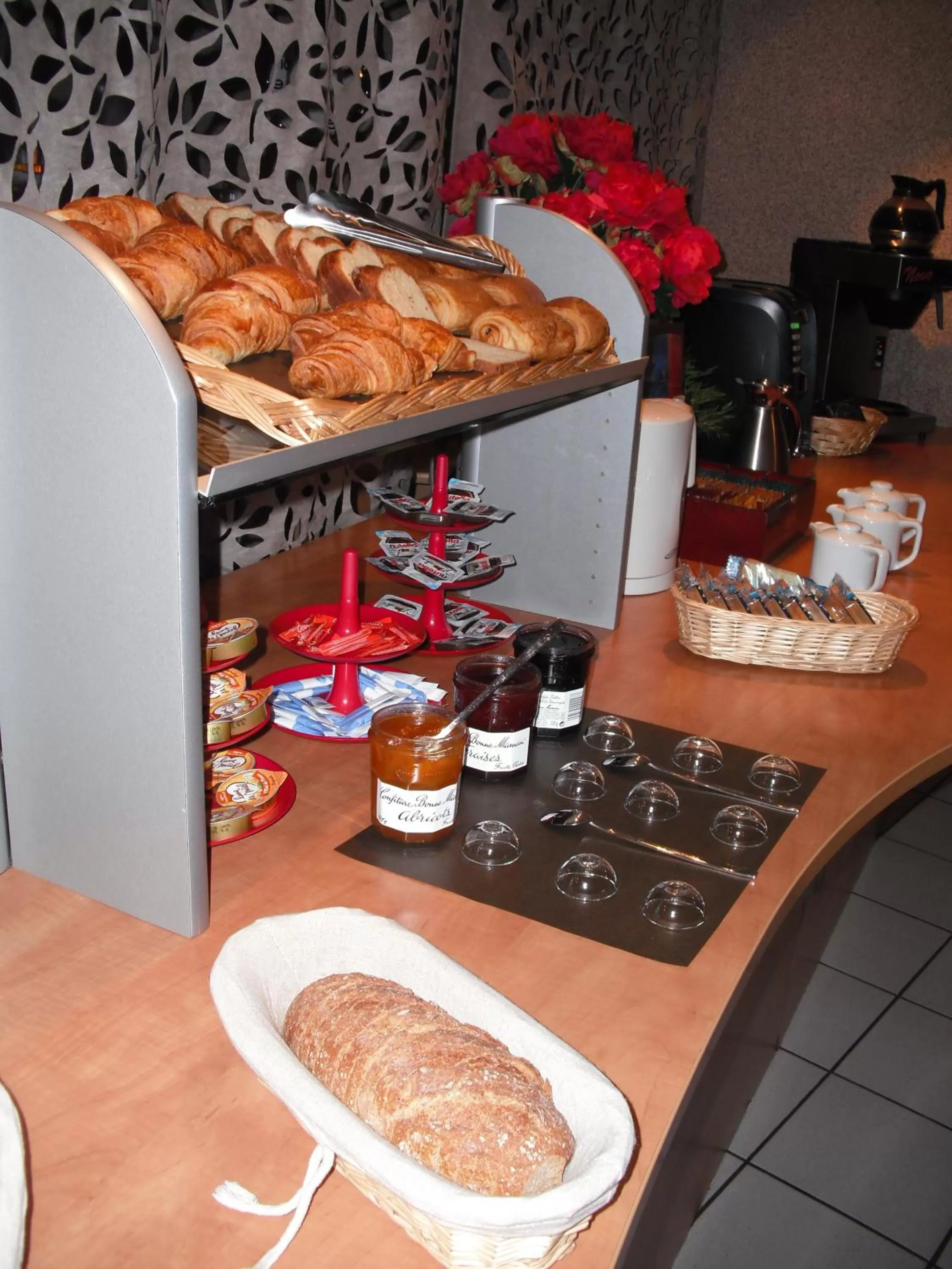 Restaurant/places to eat in Séjours & Affaires Tours Léonard De Vinci