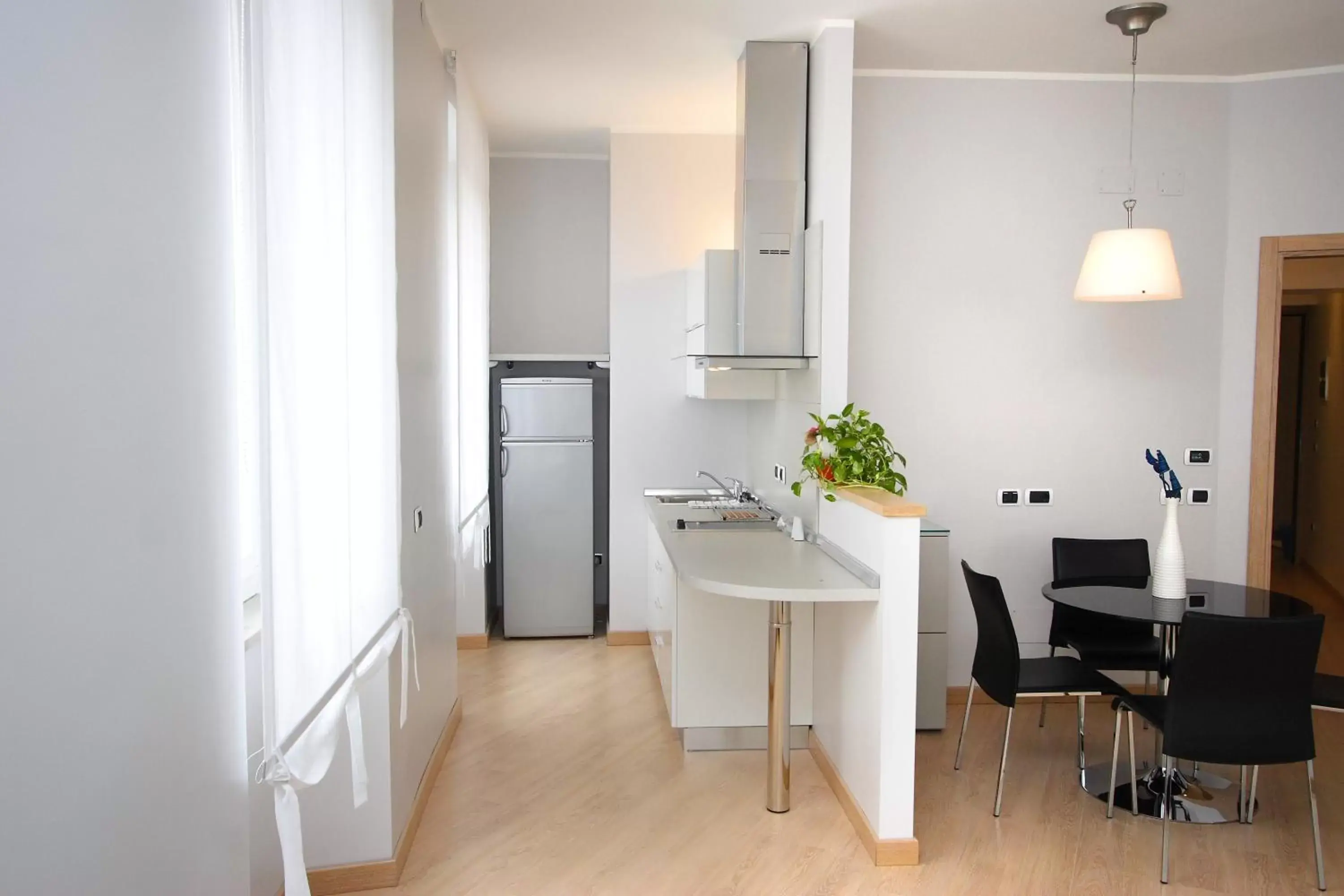 Dining area, Kitchen/Kitchenette in Hotel Roma