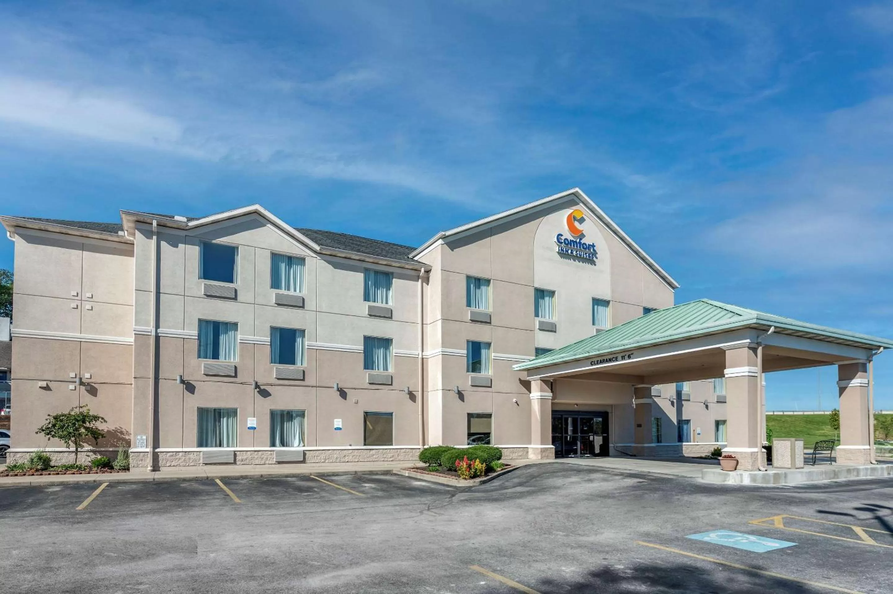 Comfort Inn & Suites Dayton Northwest - Englewood