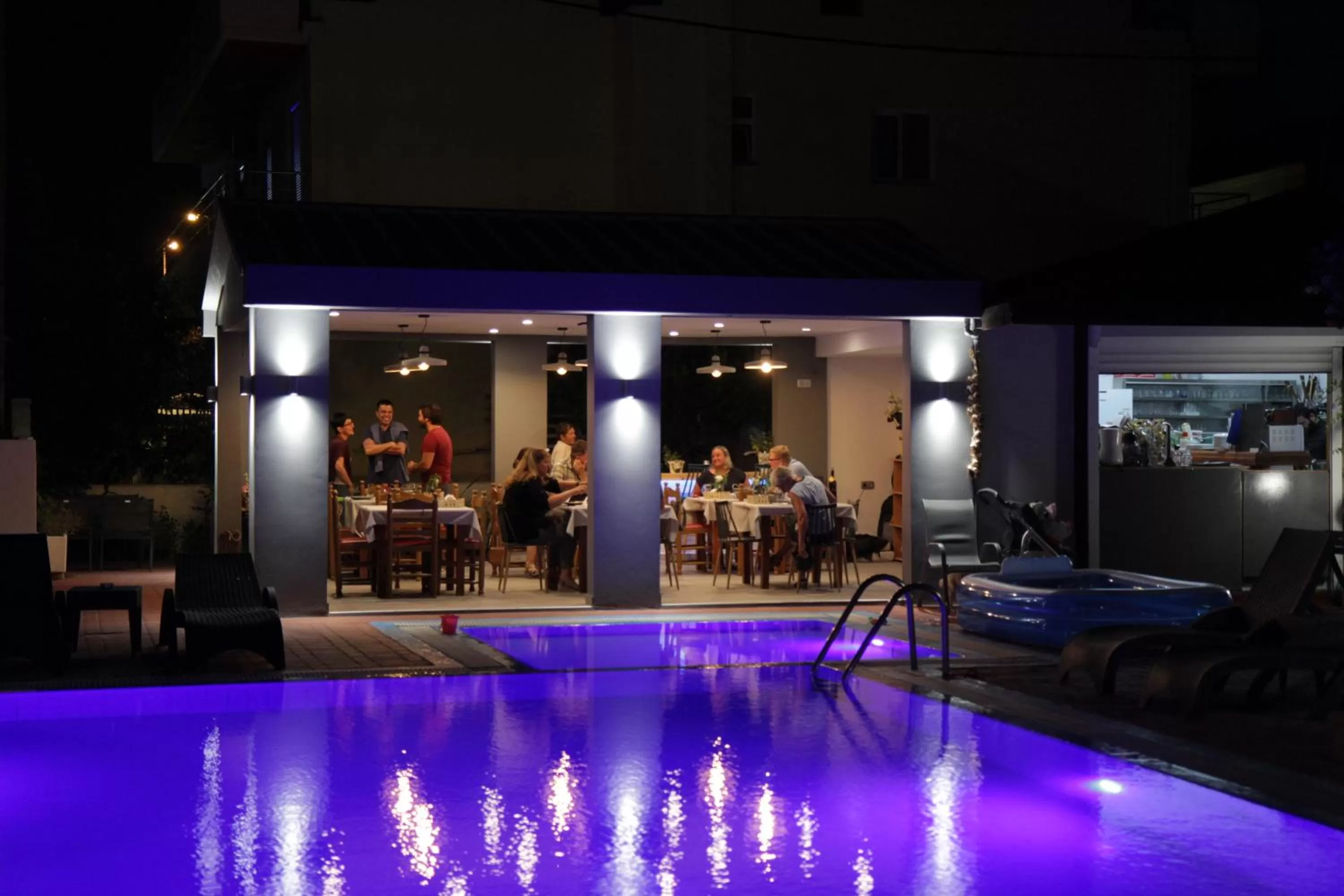 Restaurant/places to eat in Platoni Elite