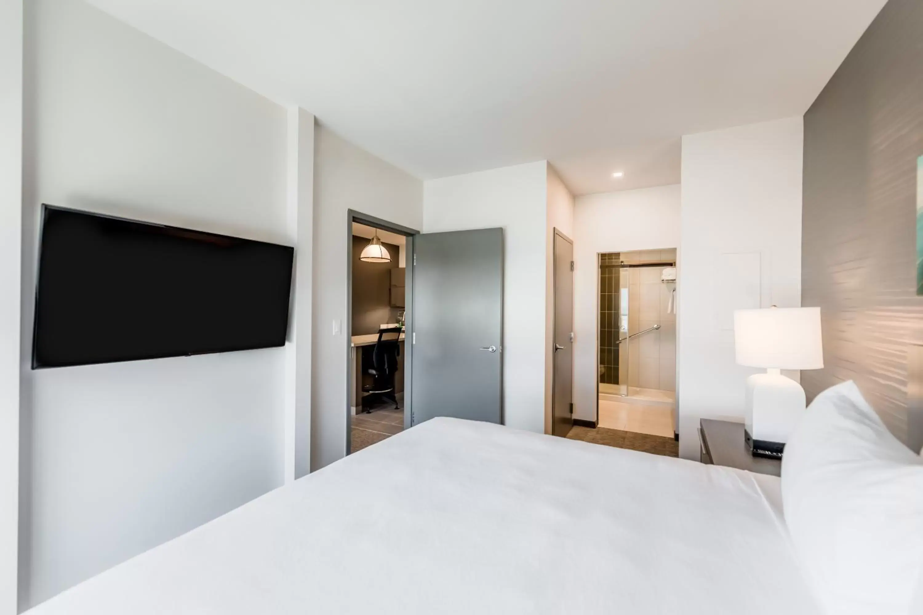 Bed in Hyatt House Winnipeg South Outlet Collection Bed in Hyatt House Winnipeg South Outlet Collection