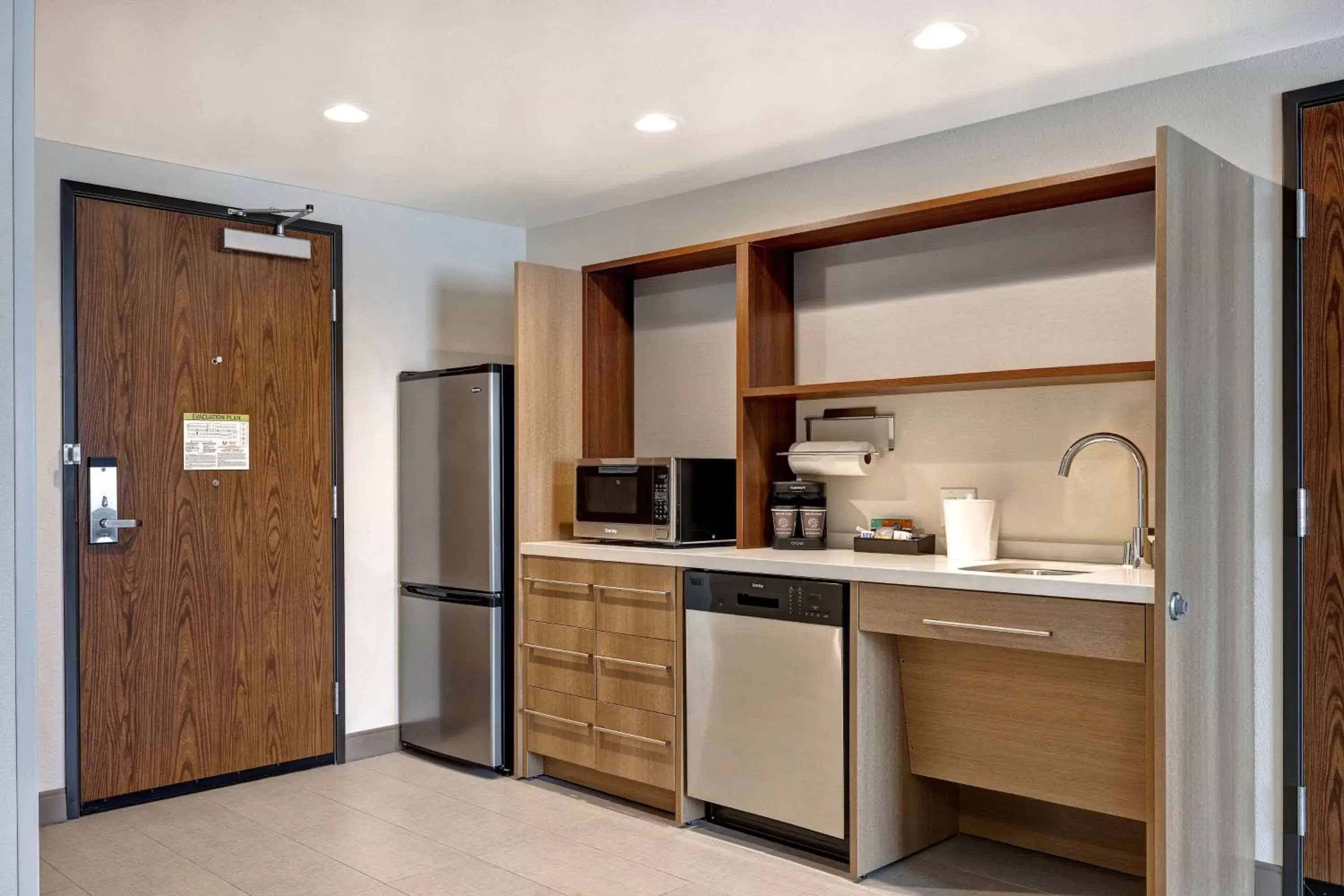 Kitchen or kitchenette, Kitchen/Kitchenette in Home2 Suites By Hilton Barstow, Ca