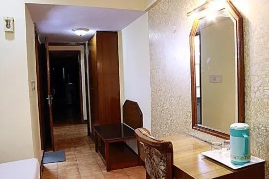 wardrobe, Seating Area in Hotel Ganga Ratan