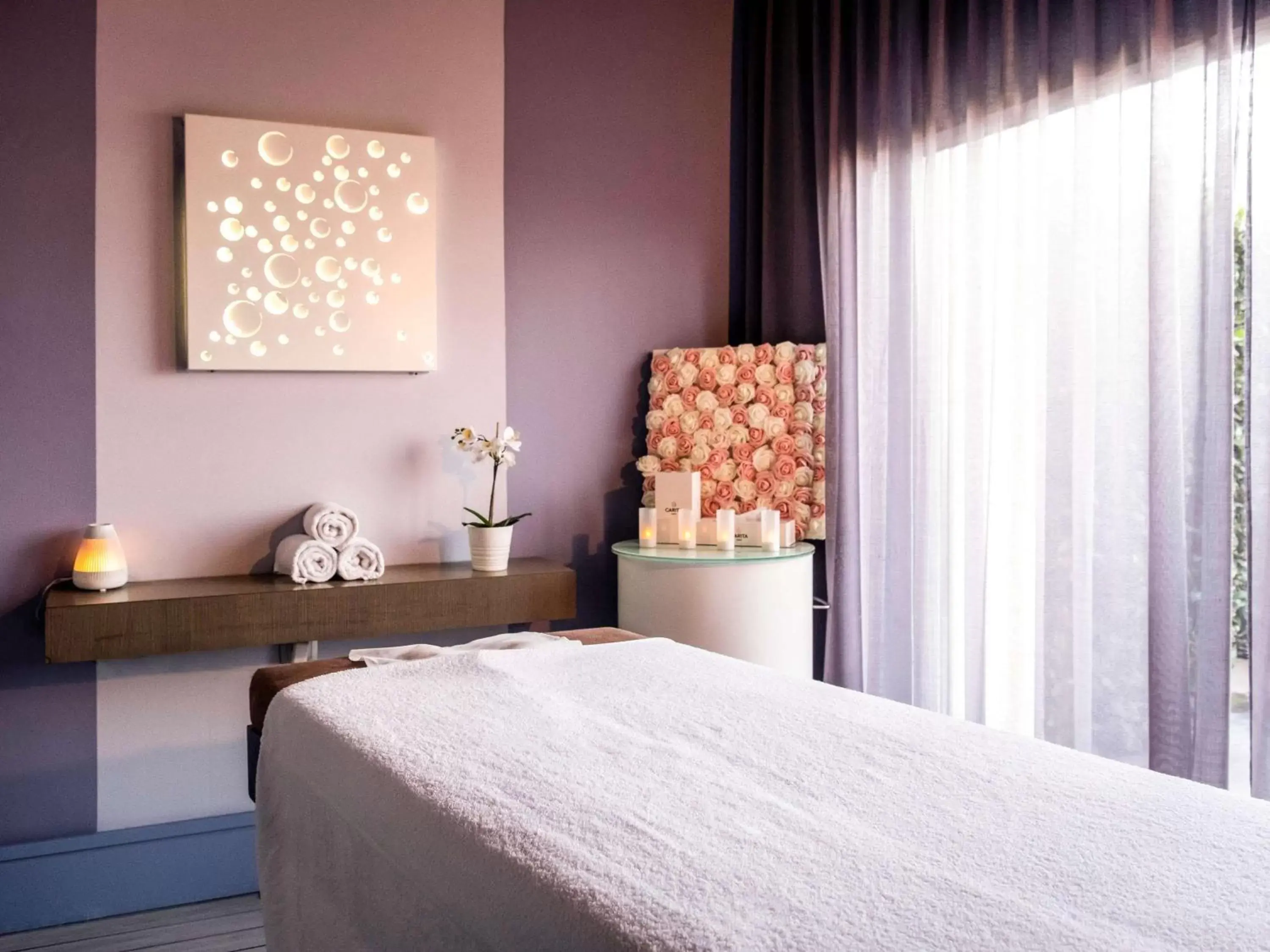 Spa and wellness centre/facilities, Bed in Sofitel Marseille Vieux-Port