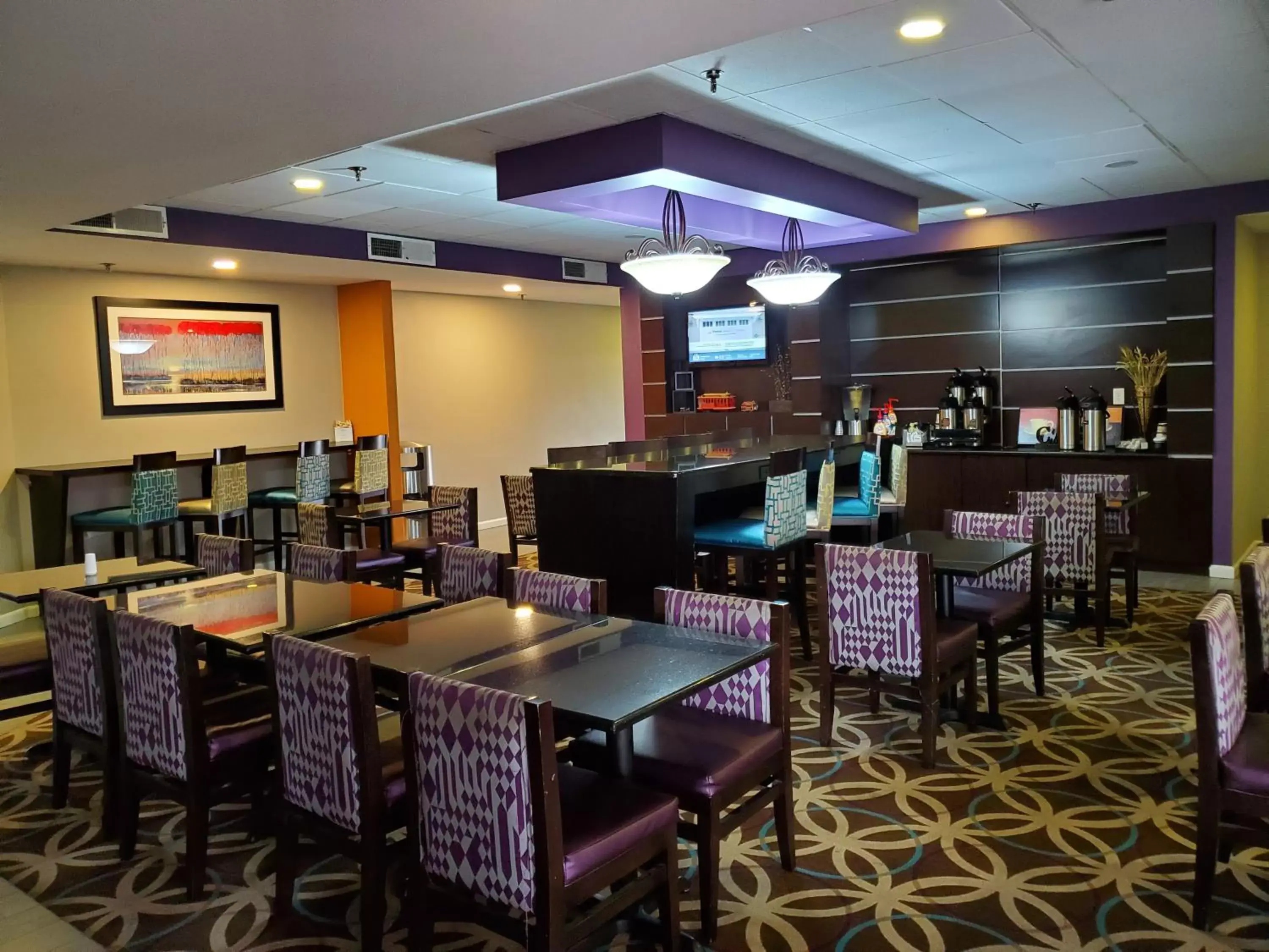 Lounge or bar, Restaurant/Places to Eat in La Quinta by Wyndham Memphis Airport Graceland
