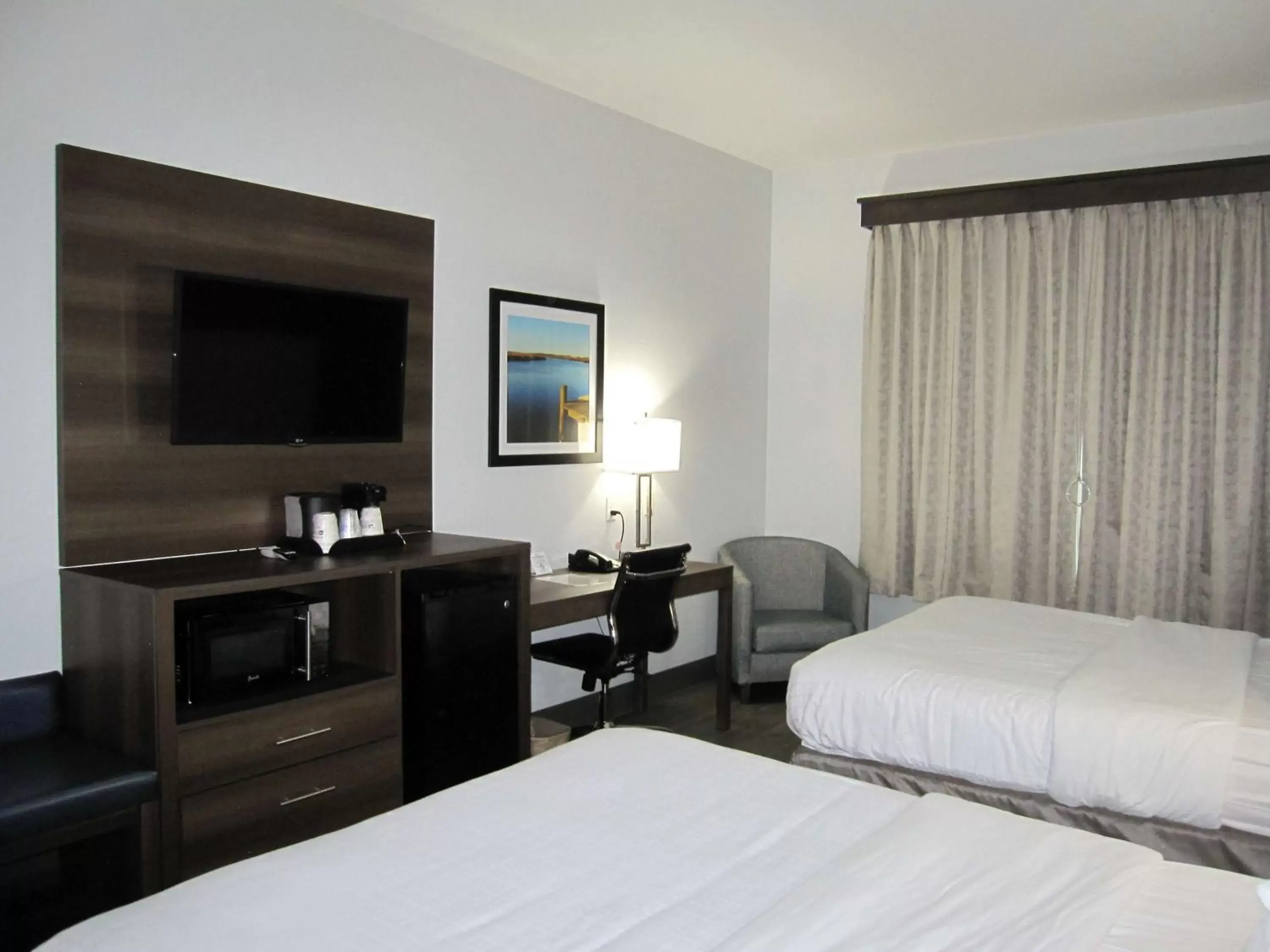 Photo of the whole room, Bed in Best Western Plus First Coast Inn and Suites