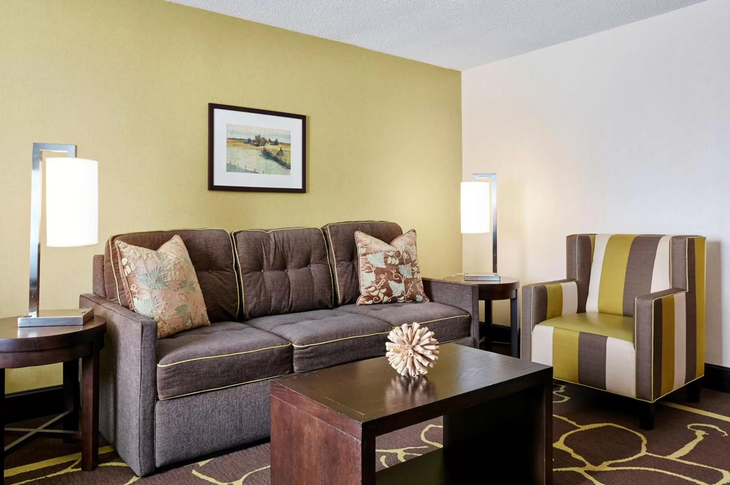 Living room, Seating Area in DoubleTree by Hilton Charlotte Gateway Village