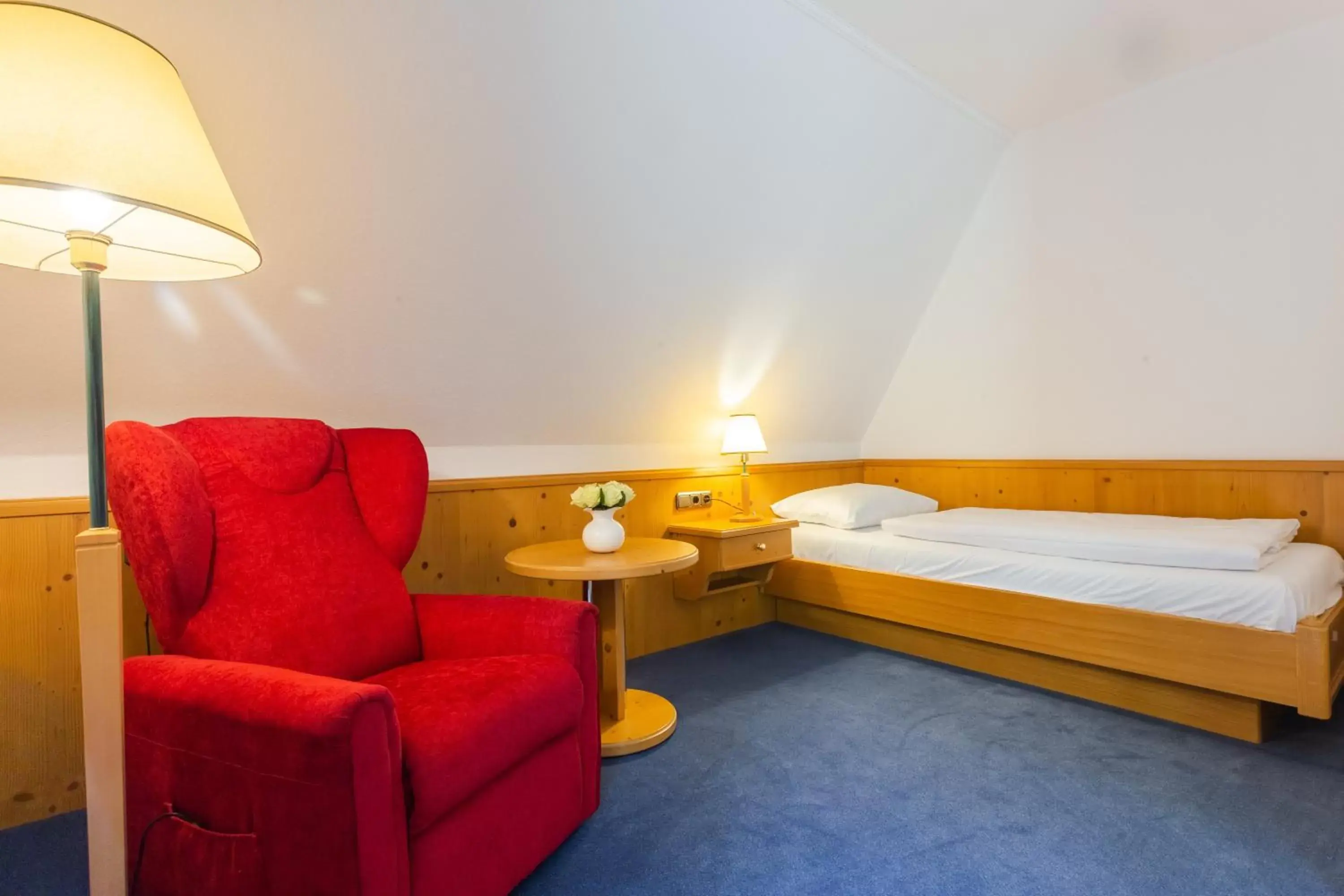 Bed, Seating Area in Hotel Erbprinzenpalais