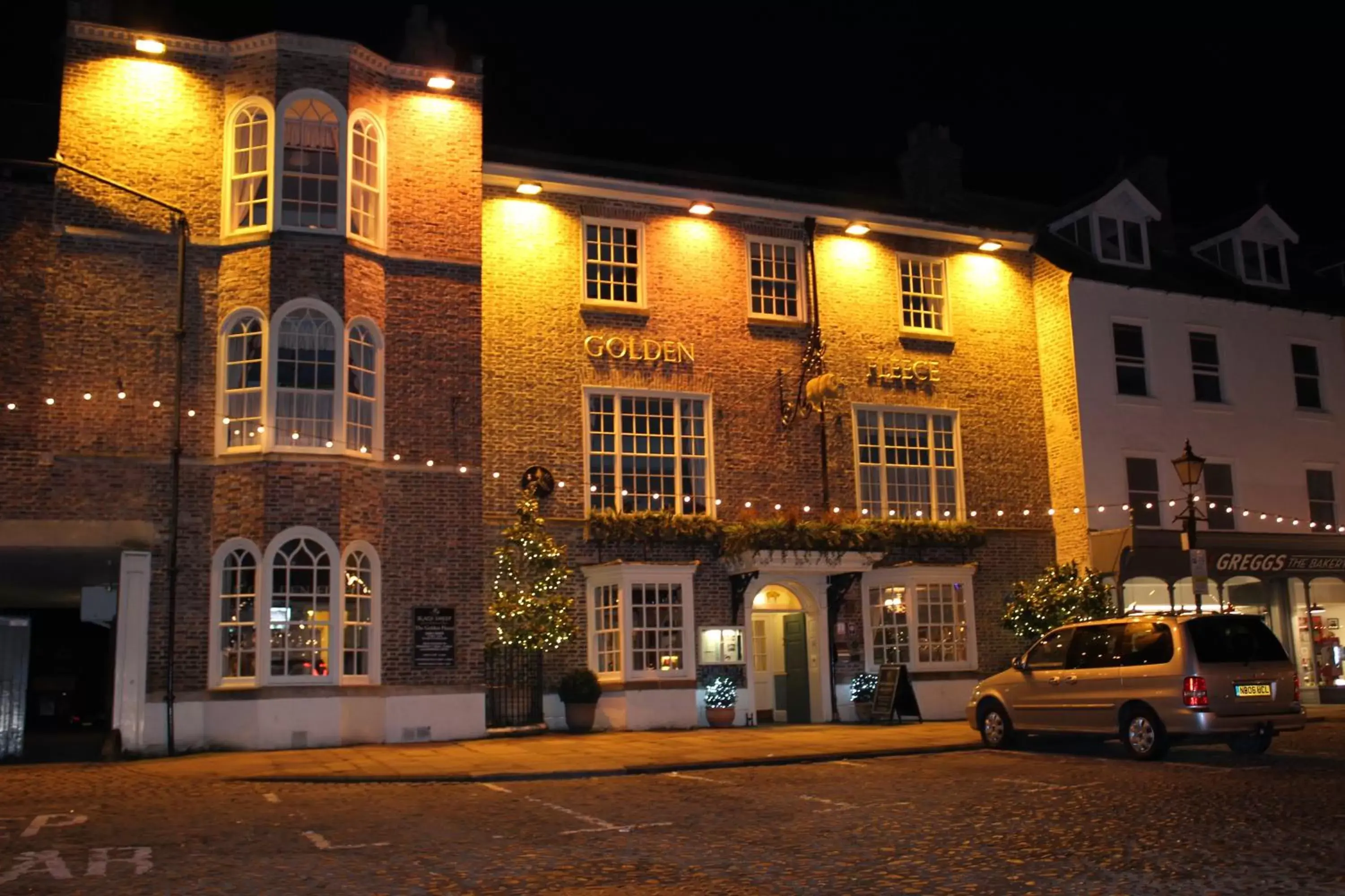 Facade/entrance, Property Building in The Golden Fleece Hotel, Thirsk, North Yorkshire
