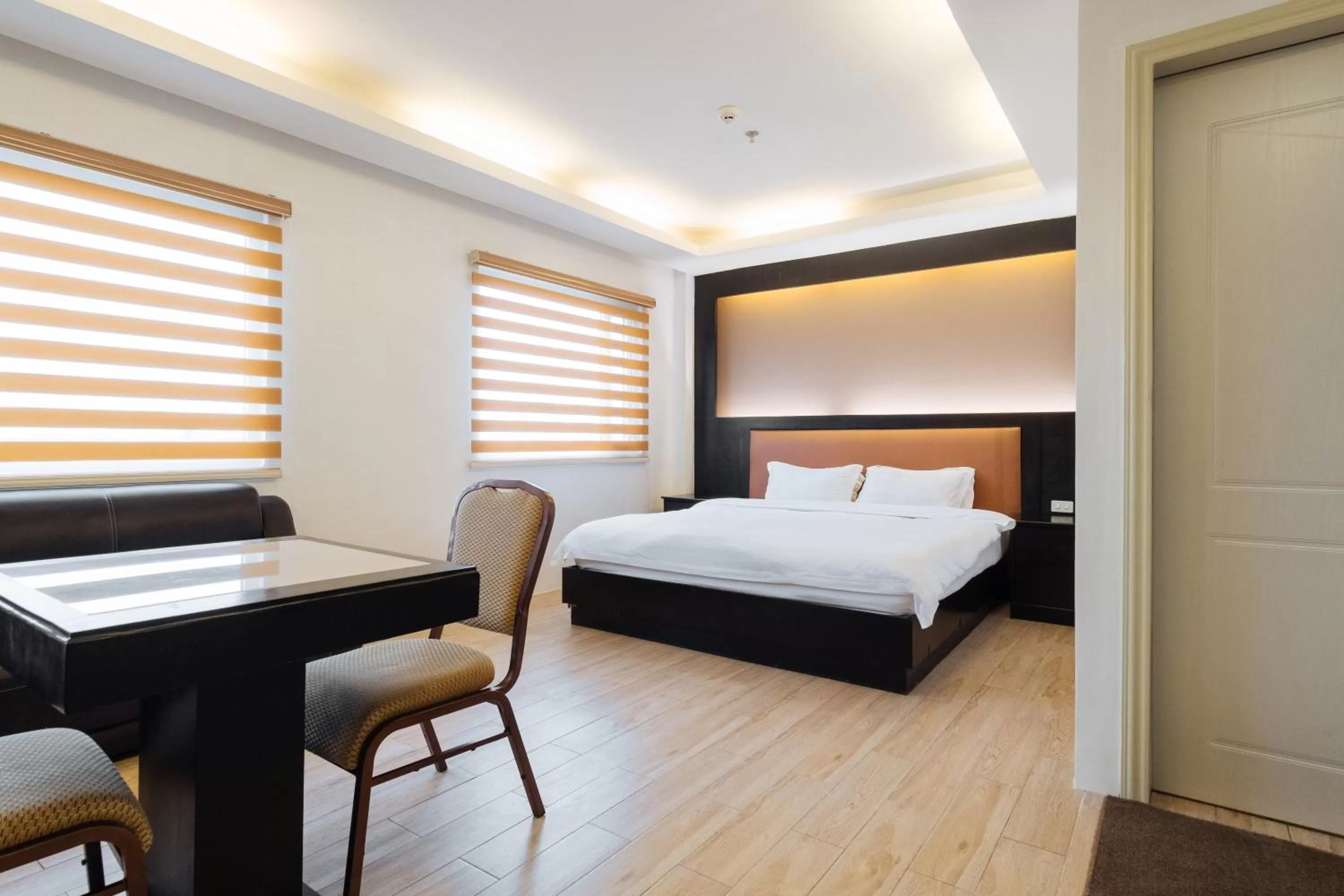 Bedroom in Northpointe Residences