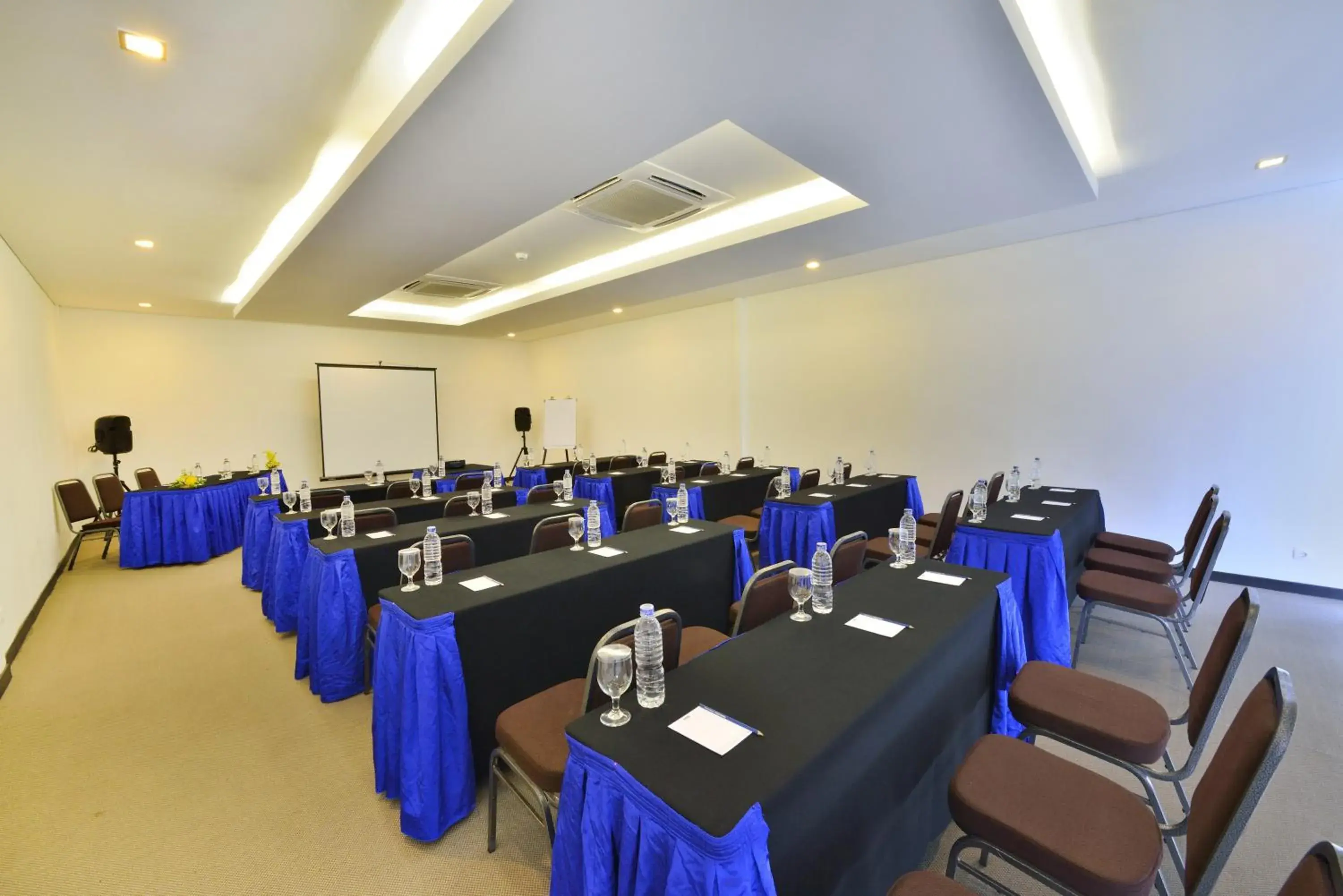 Meeting/conference room in Zodiak Sutami by KAGUM Hotels