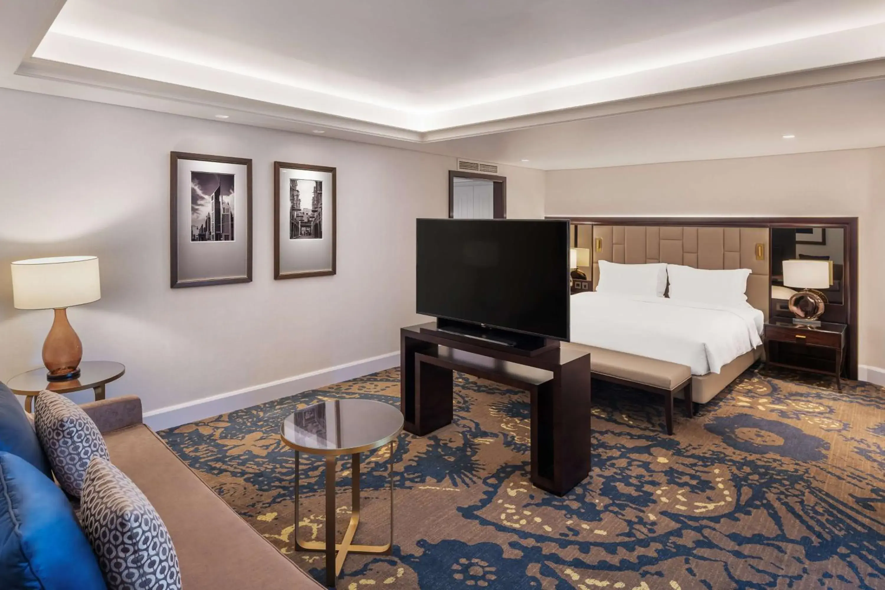 Photo of the whole room, TV/Entertainment Center in Radisson Blu Hotel, Dubai Deira Creek