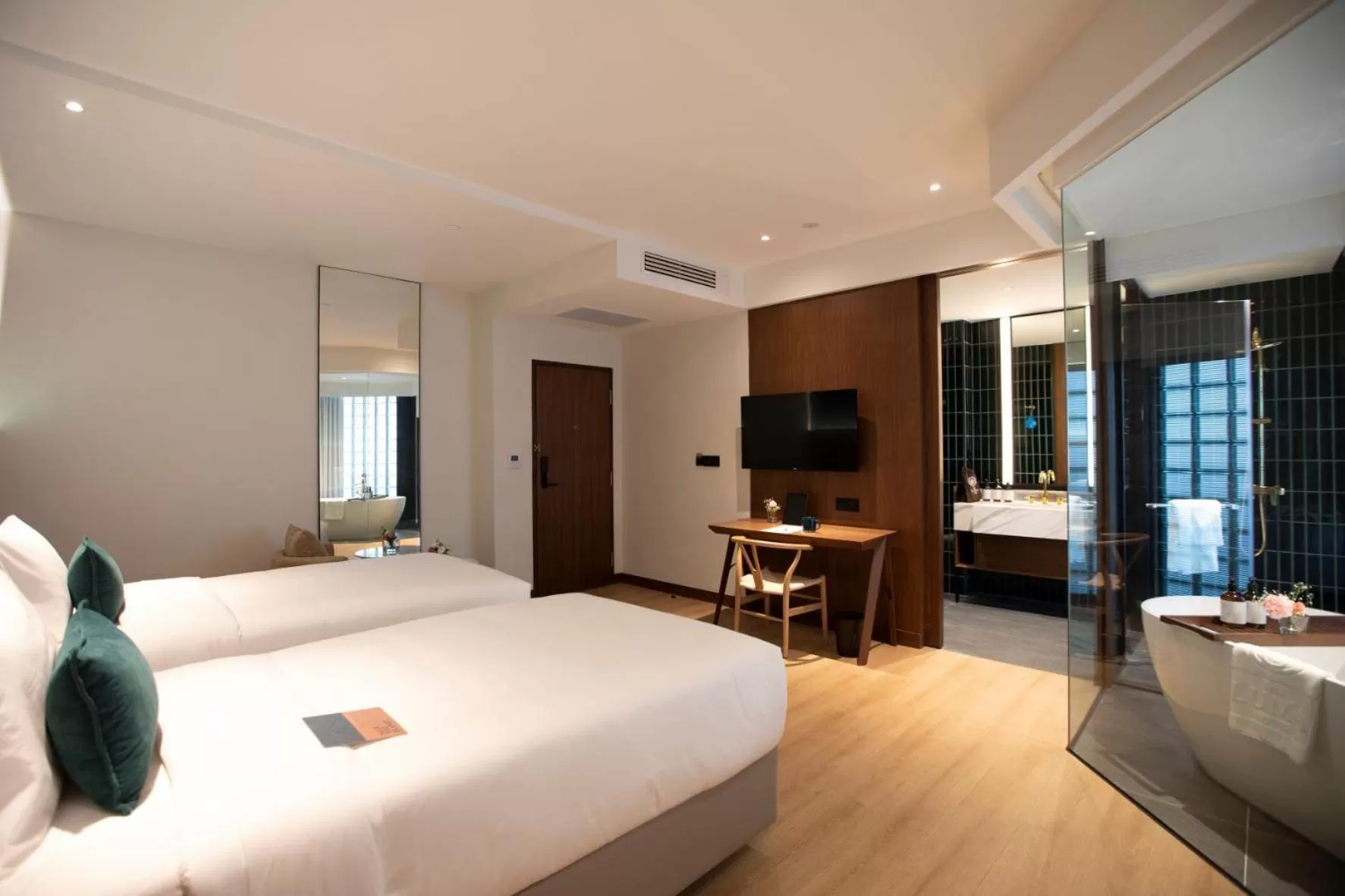 Bed in The LUMA Hotel, a Member of Design Hotels