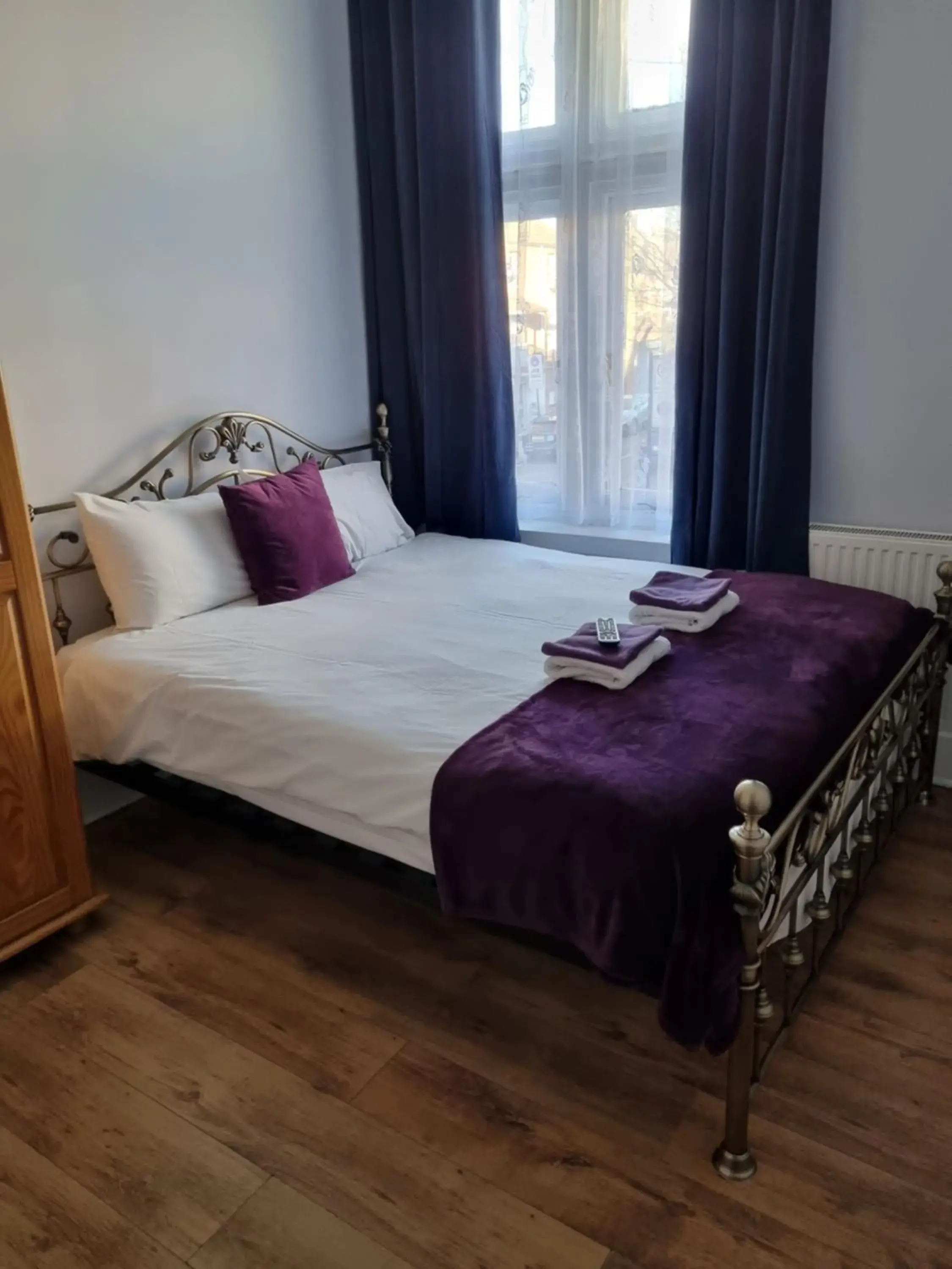 Property building, Bed in The Windmill Hotel Property building, Bed in The Windmill Hotel