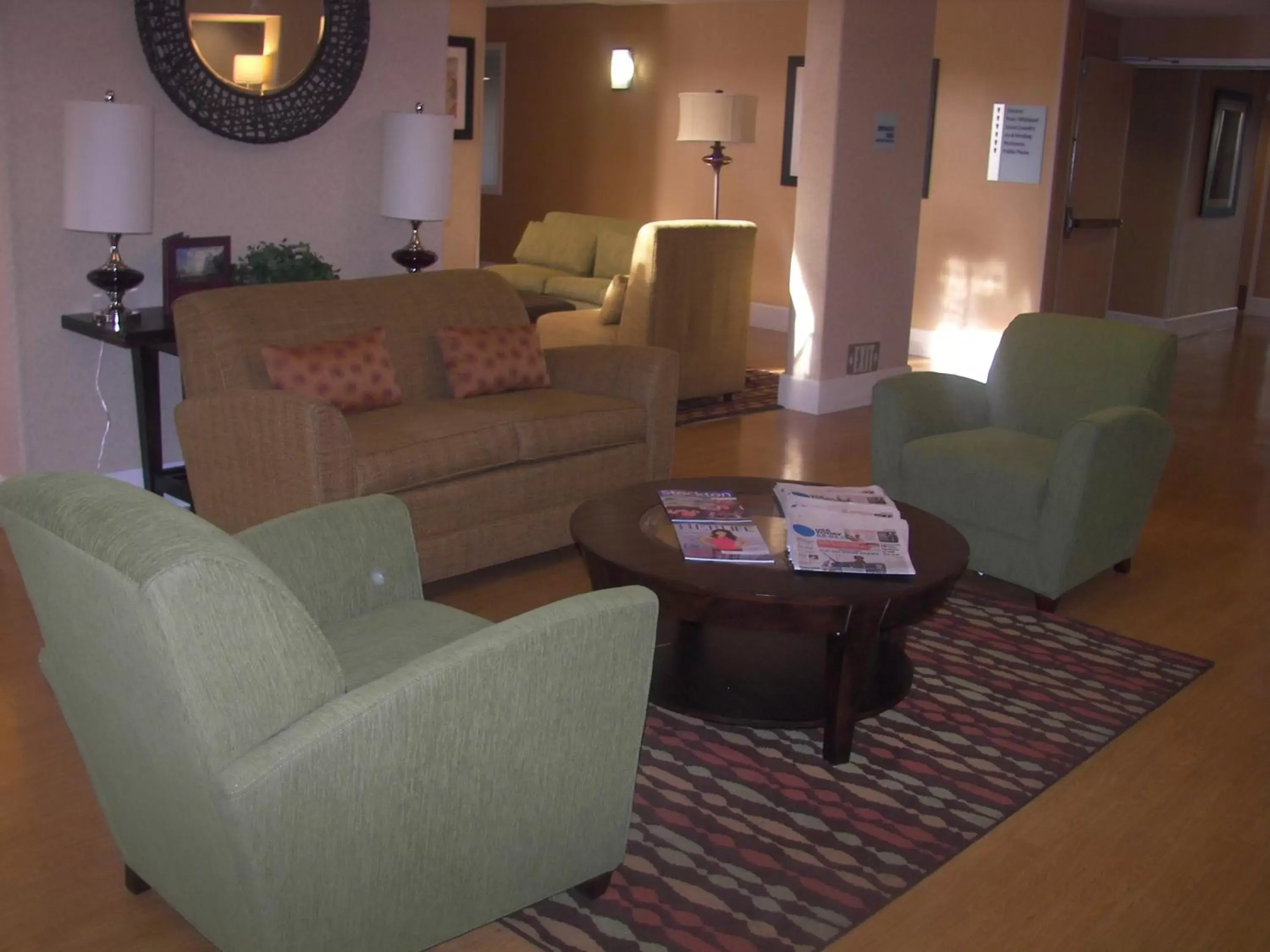 Lobby or reception, Seating Area in Holiday Inn Express Stockton Southeast, an IHG Hotel