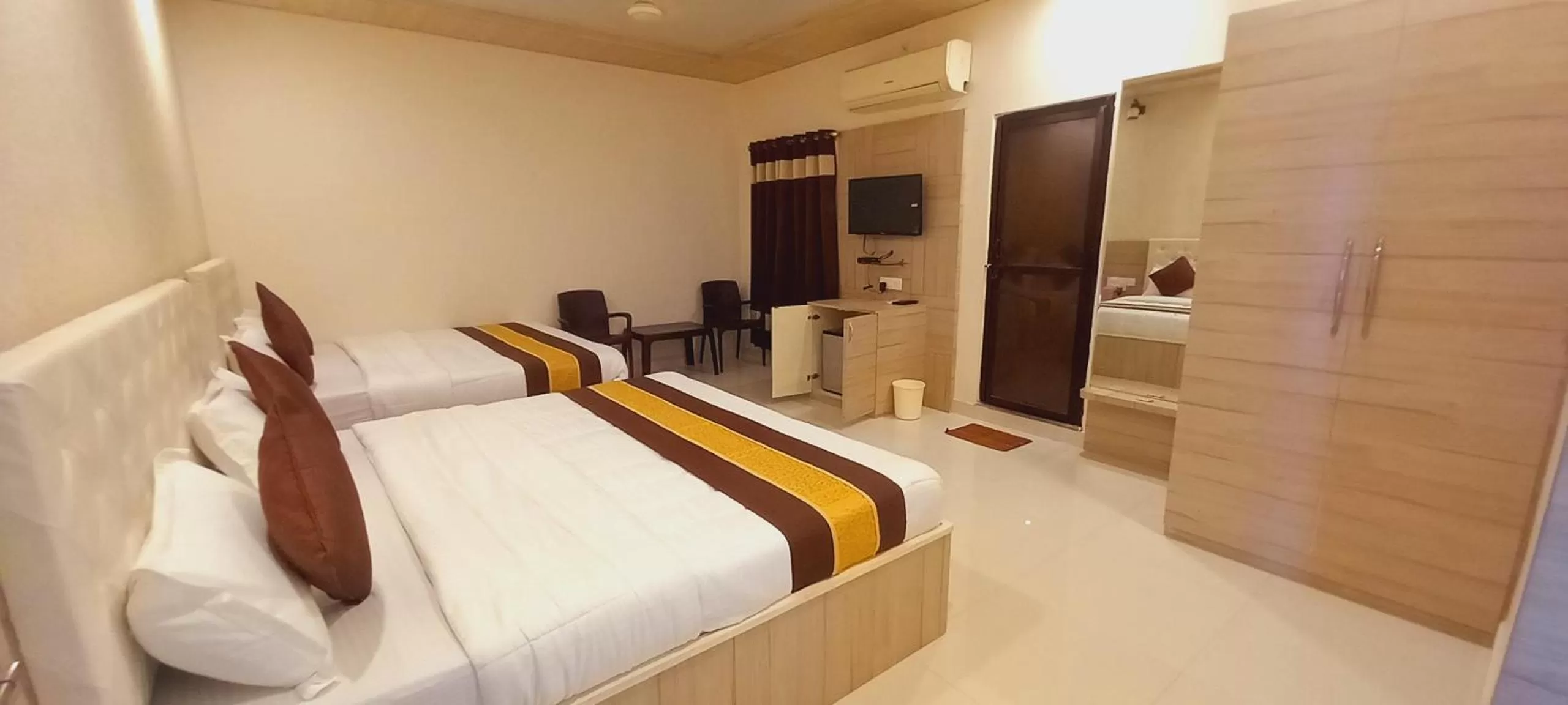 TV and multimedia, Bed in Sanjog Resort