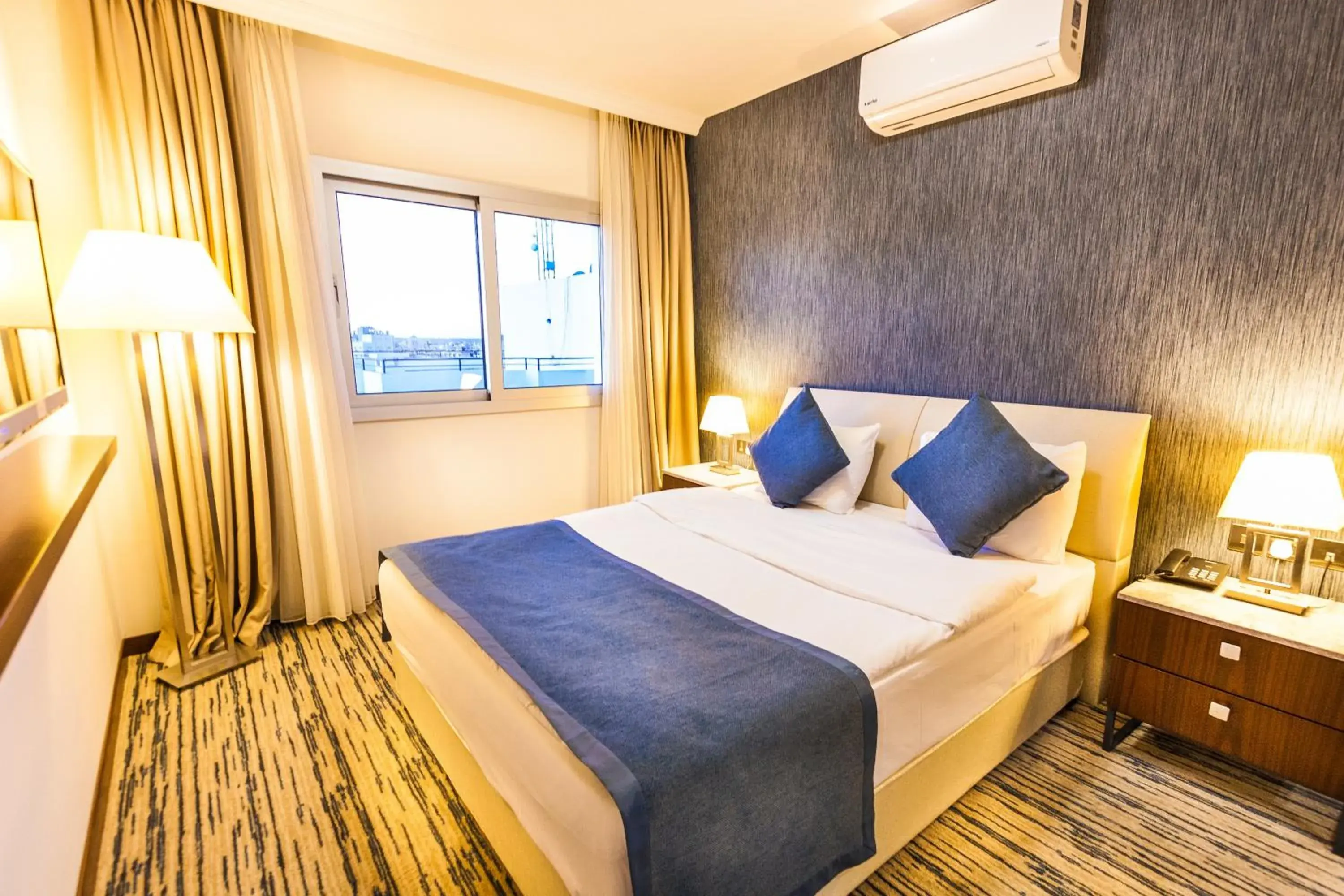 Bedroom, Bed in Port View Hotel