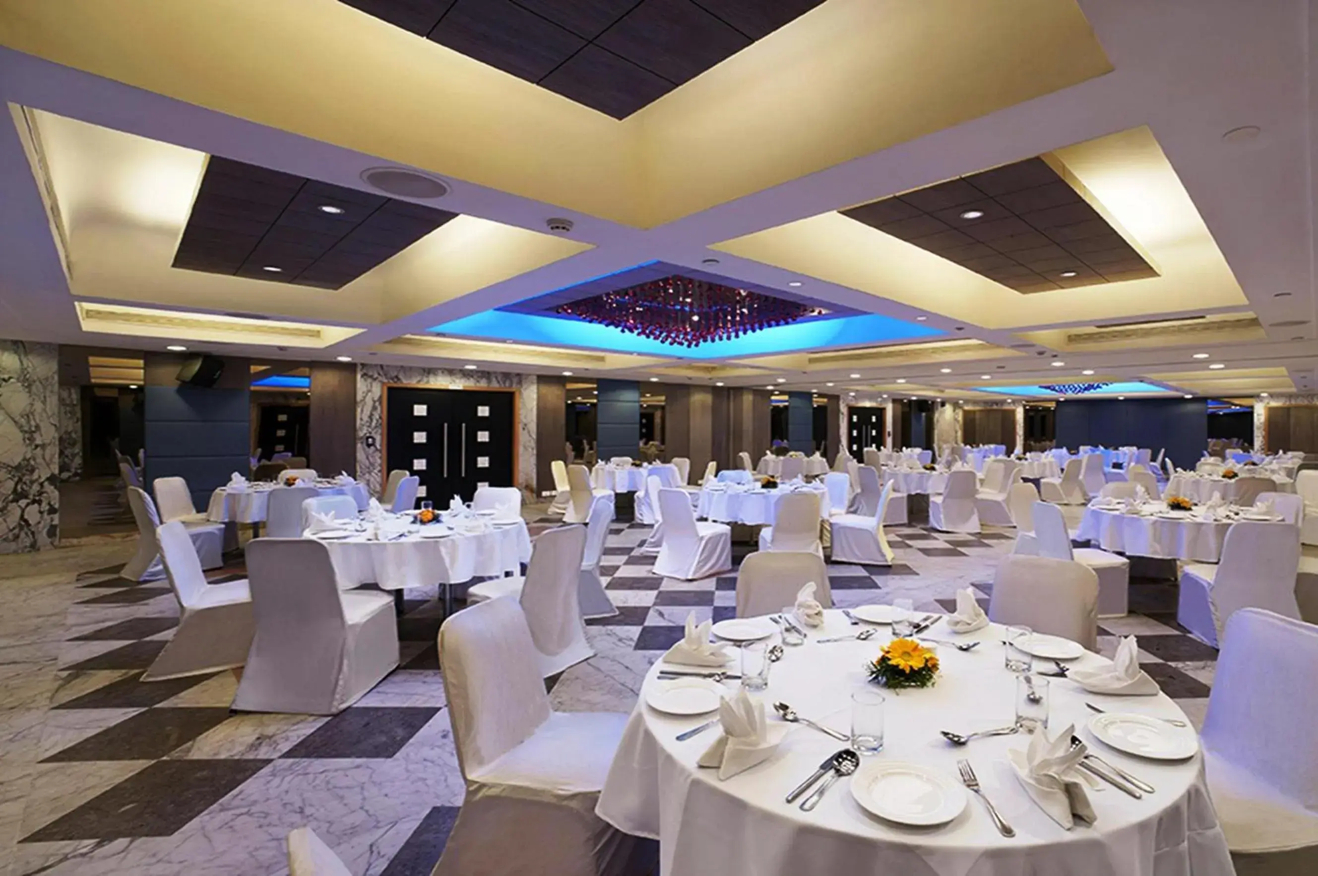 Banquet/Function facilities, Banquet Facilities in Radha Regent - Chennai