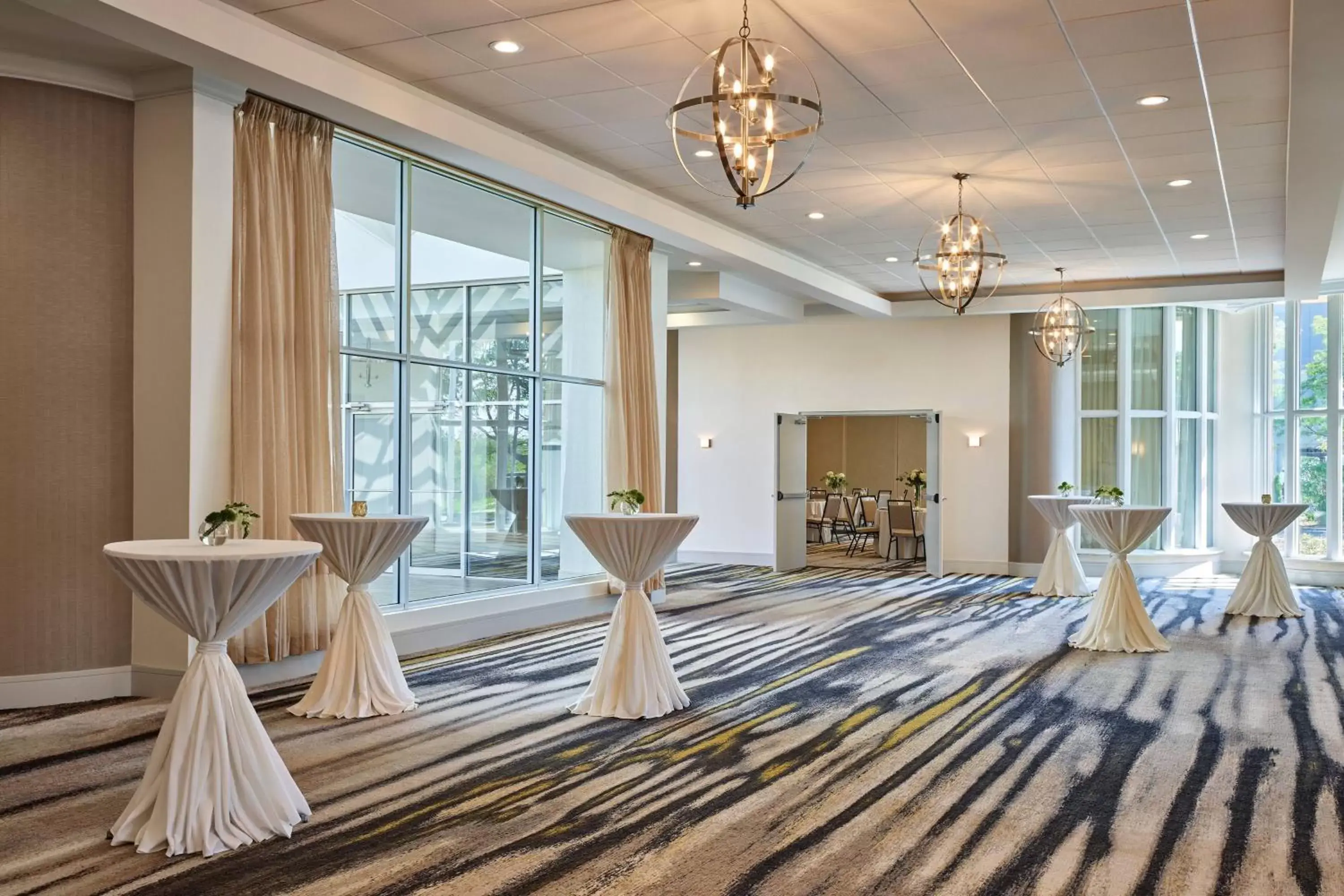 Meeting/conference room in Delta Hotels by Marriott Chicago Willowbrook