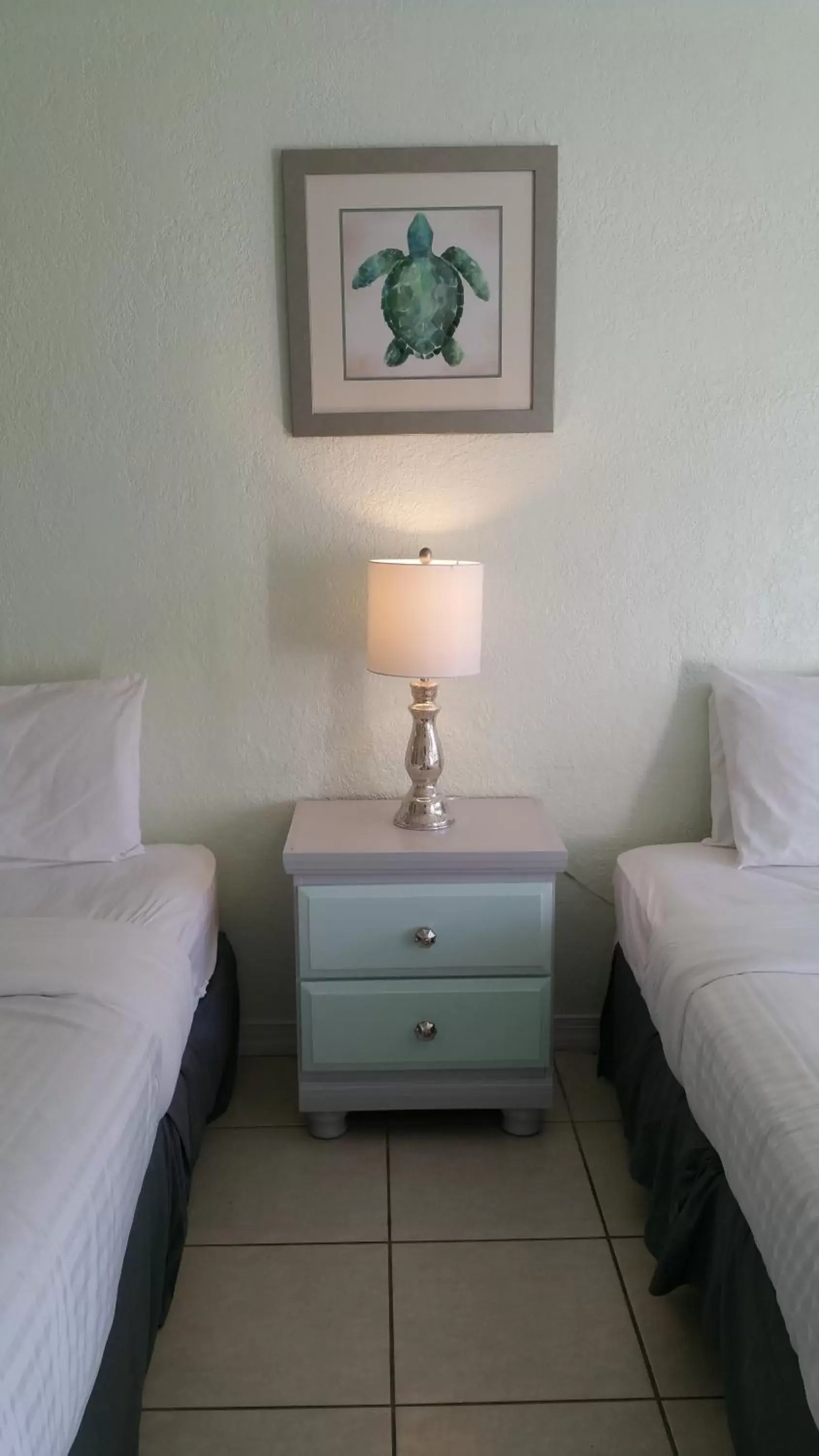 Bed in Blind Pass Resort Motel