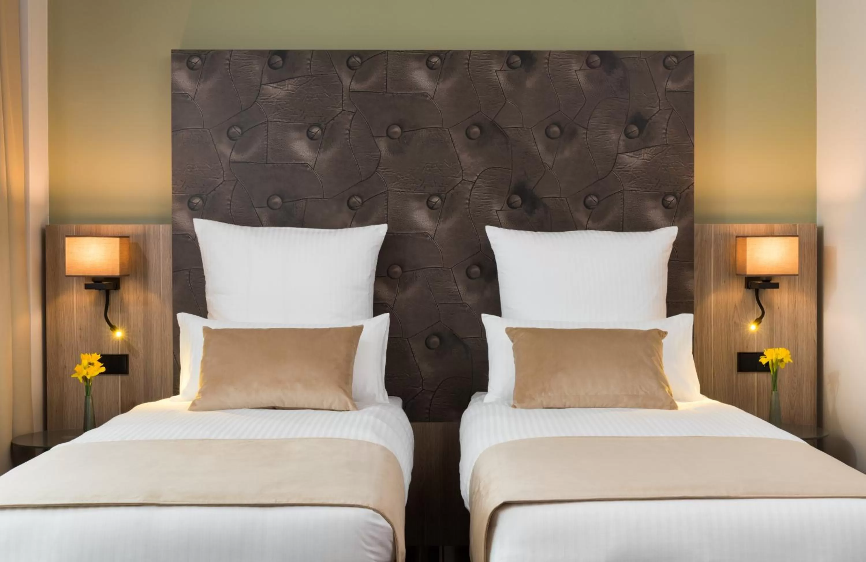 Bedroom, Bed in Leonardo Hotel Offenbach Frankfurt