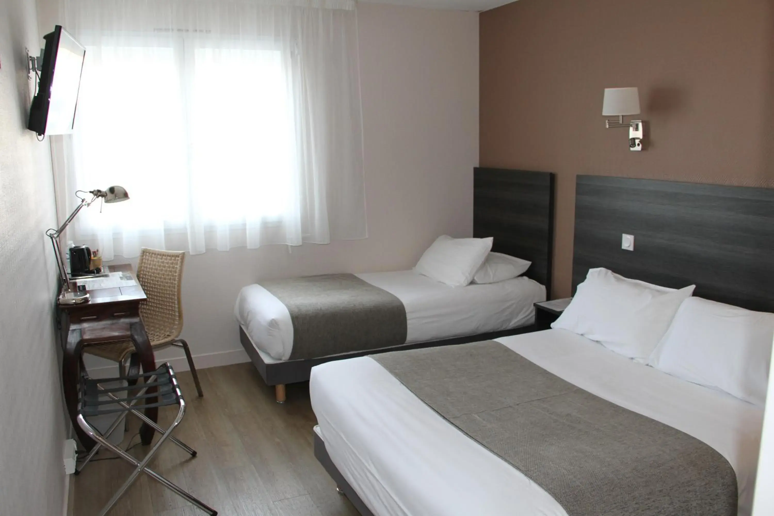 Photo of the whole room, Bed in Cit'Hotel Le Chêne Vert