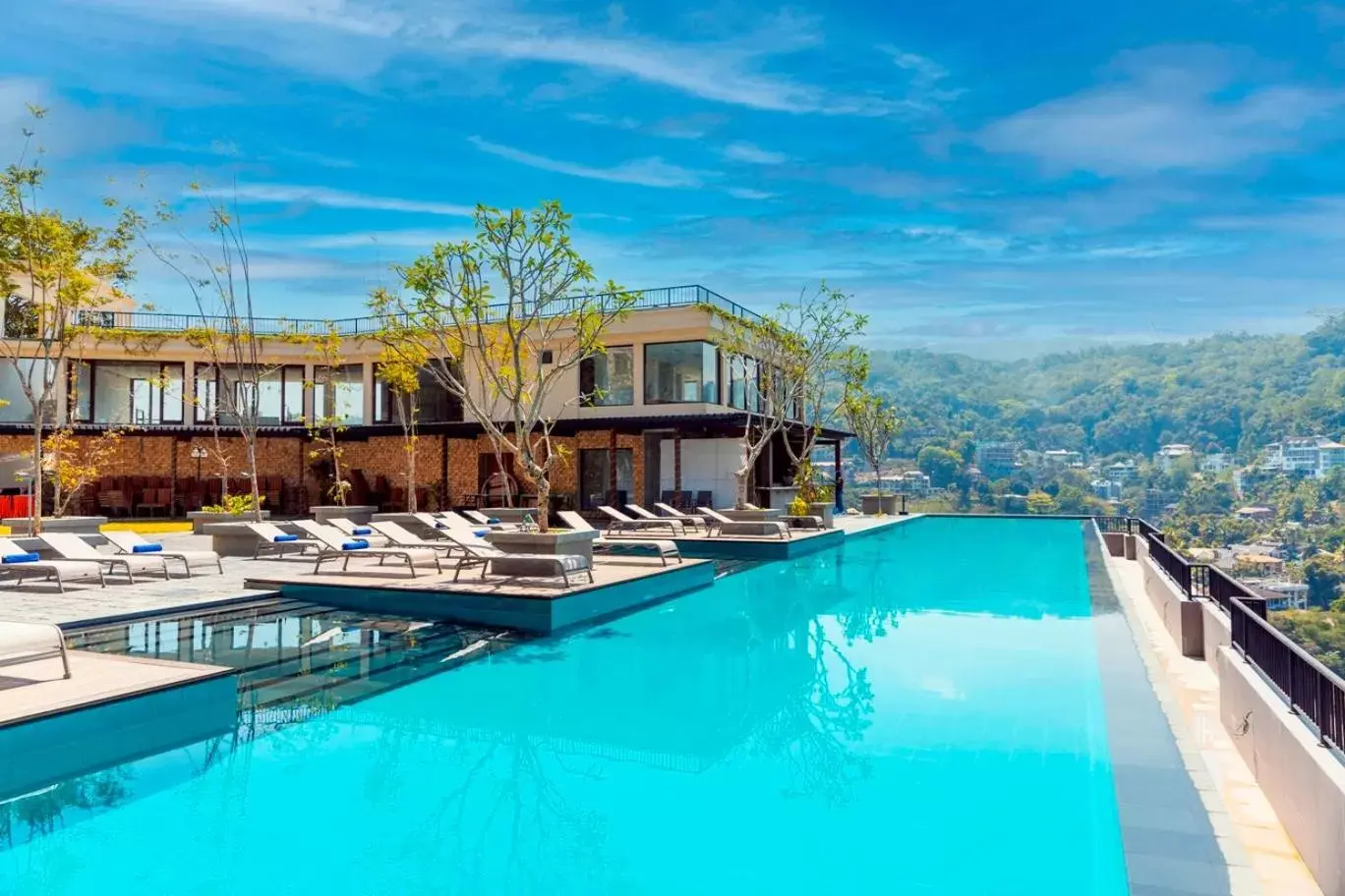 Swimming Pool in Thilanka Hotel