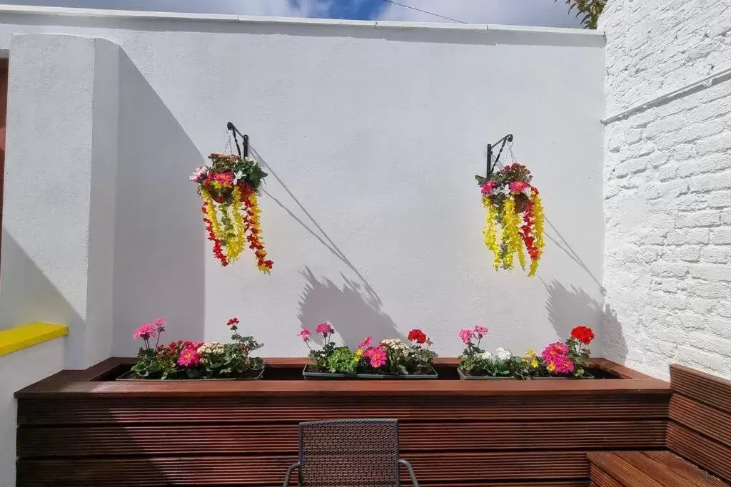 Garden view in Modern City Centre Rooms