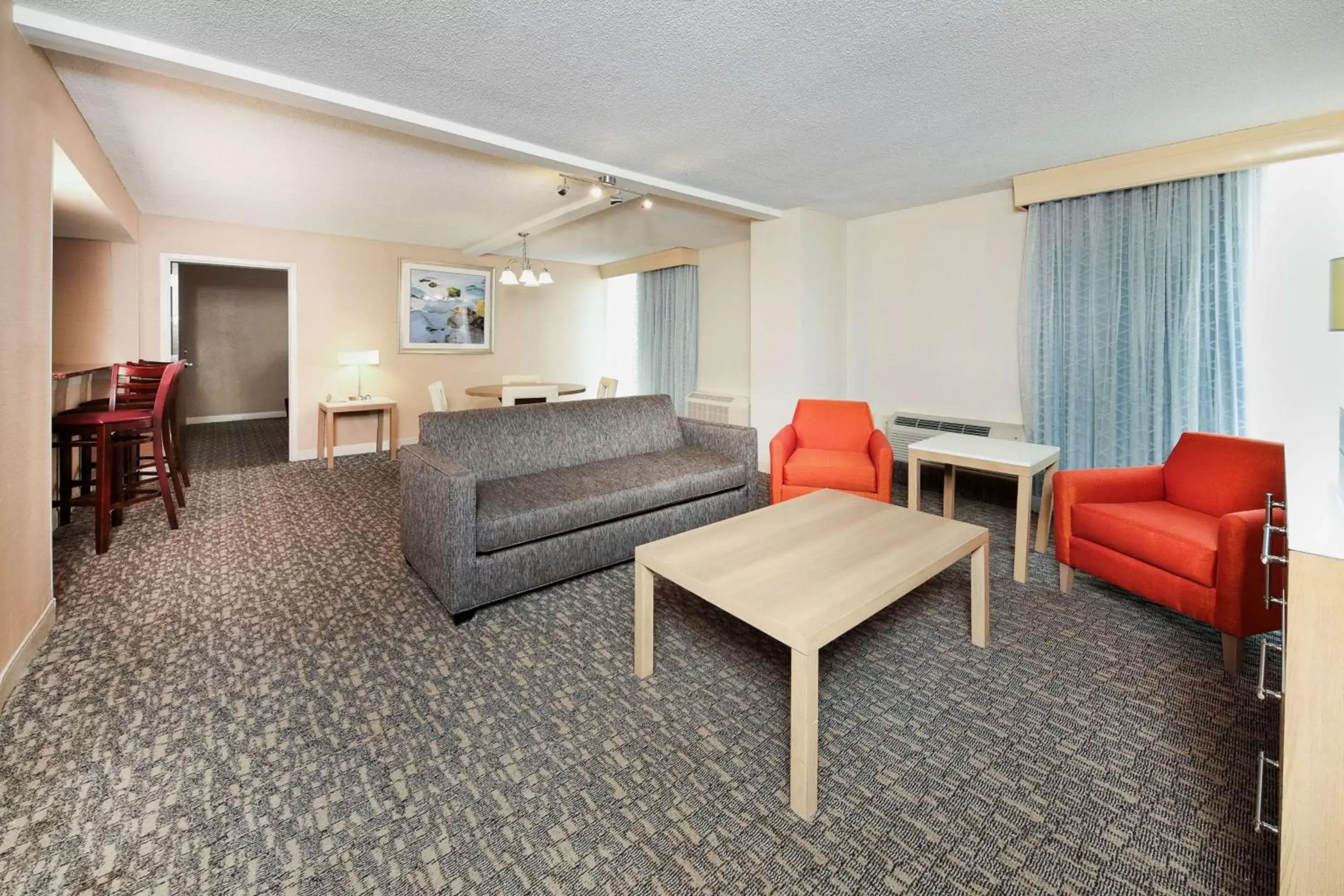 Living room, Seating Area in DoubleTree by Hilton Virginia Beach