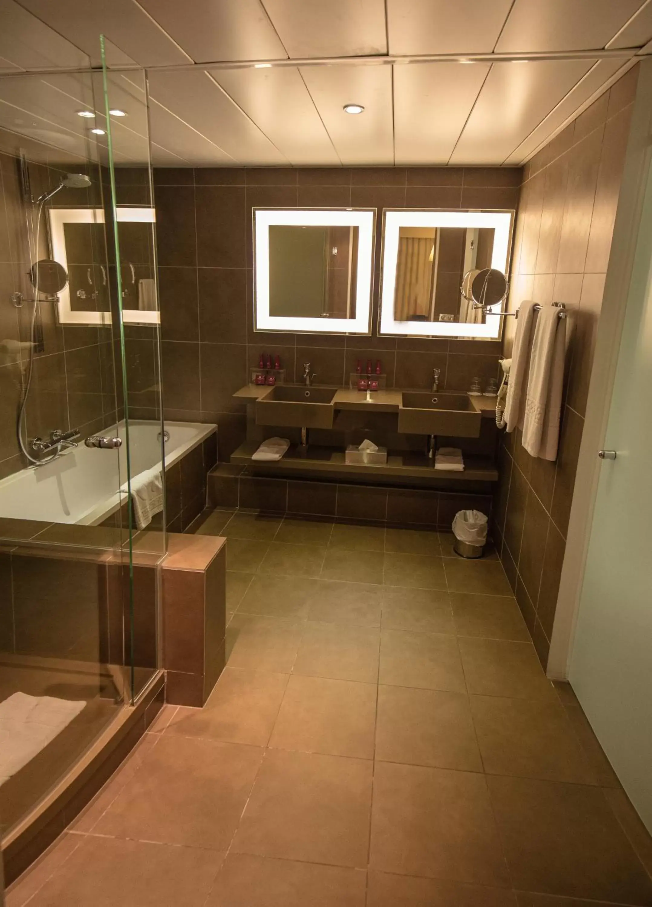 Shower, Bathroom in Accra City Hotel