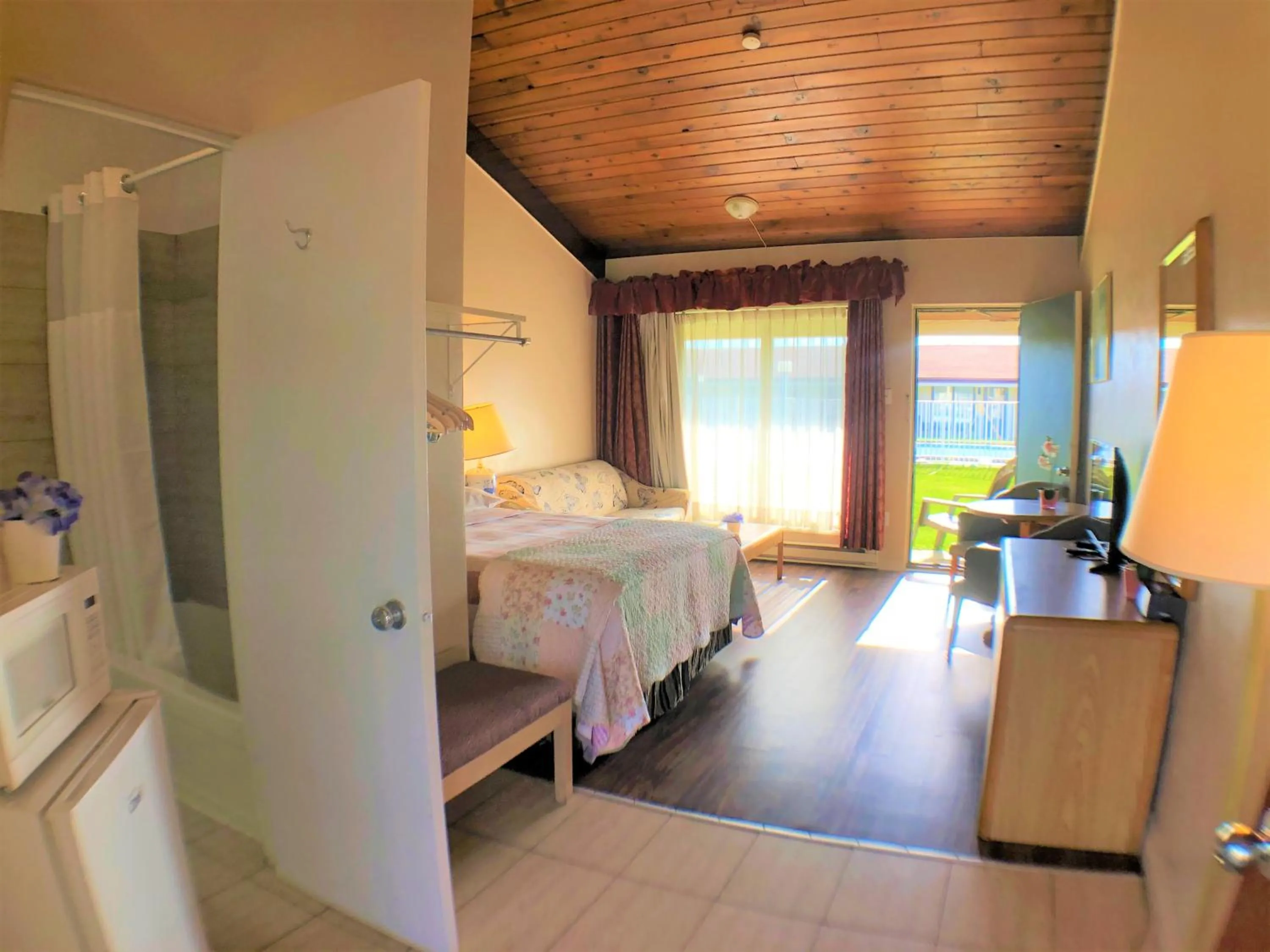 Photo of the whole room, Bed in Hotel Motel Bonsoir