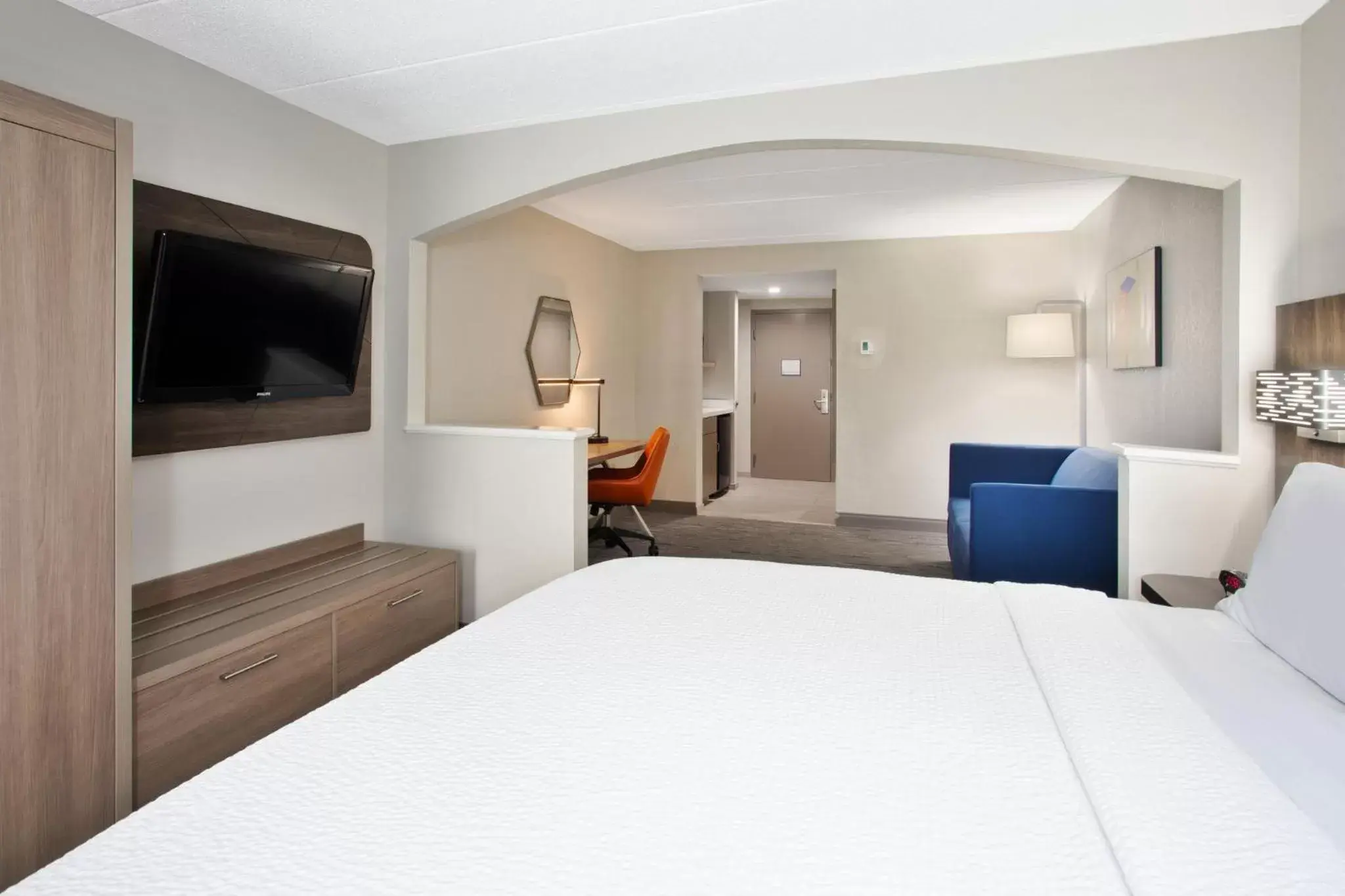 Photo of the whole room, Bed in Holiday Inn Express Hotel & Suites Dover, an IHG Hotel