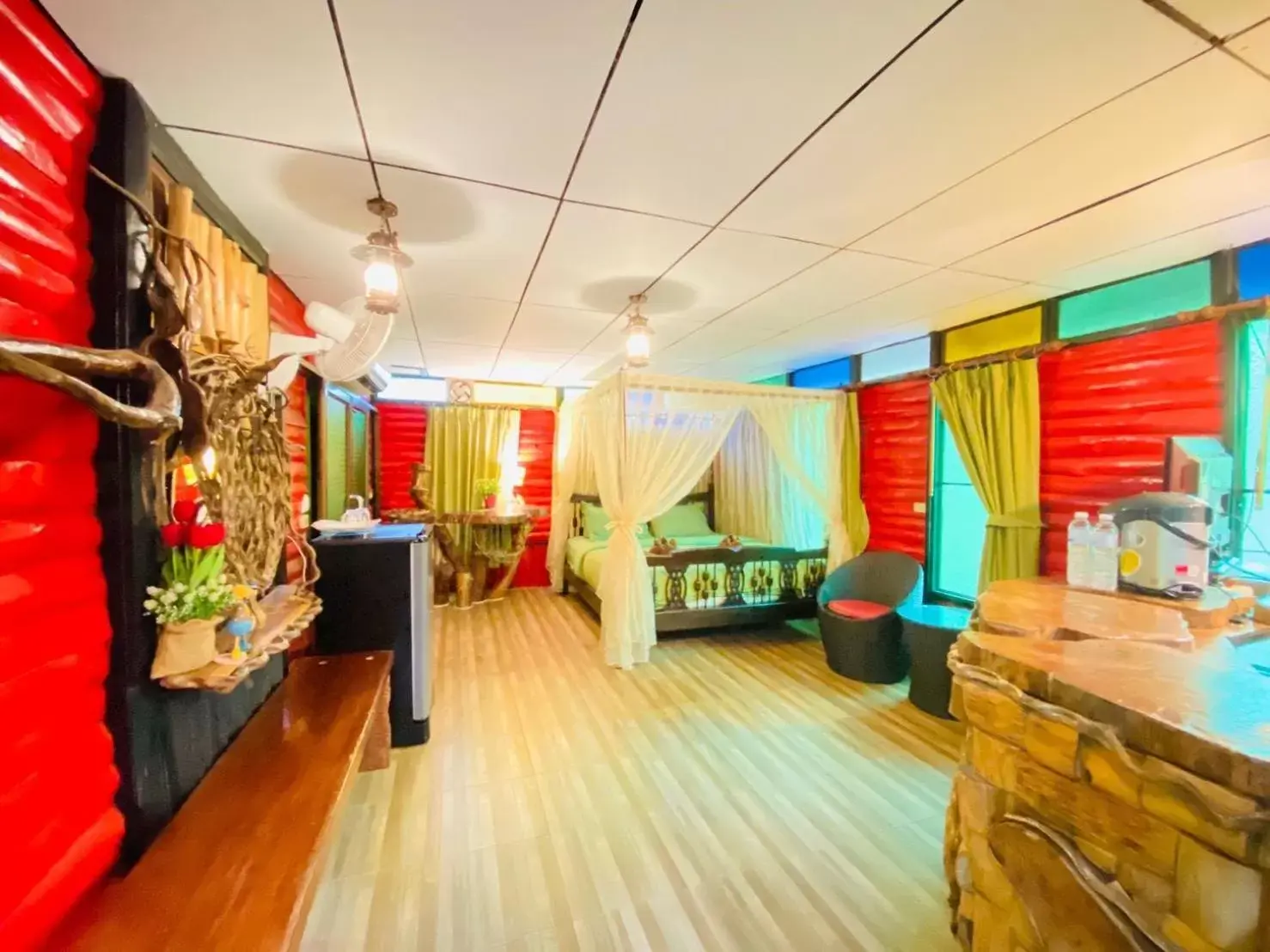 Communal lounge/ TV room in Khao Sok Tree House Resort