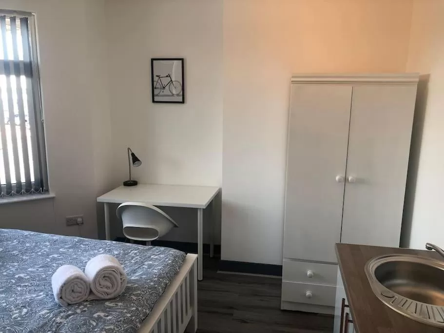 Bed in Newly refurbished studio, great location 8 studios