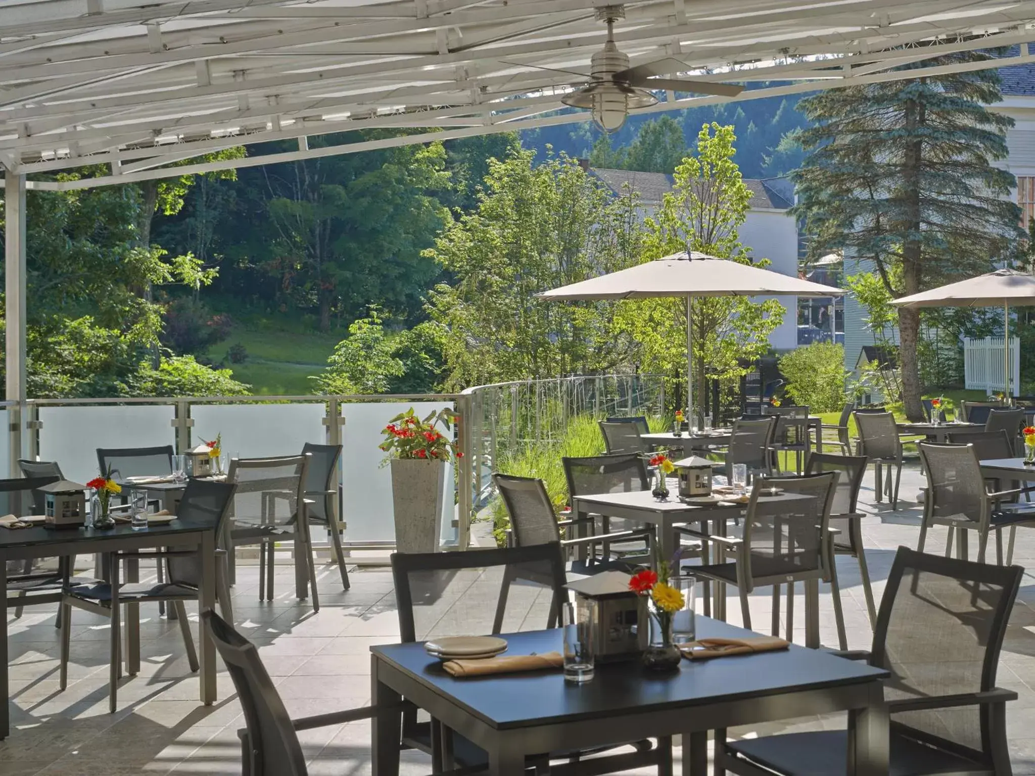Patio, Restaurant/Places to Eat in Green Mountain Inn