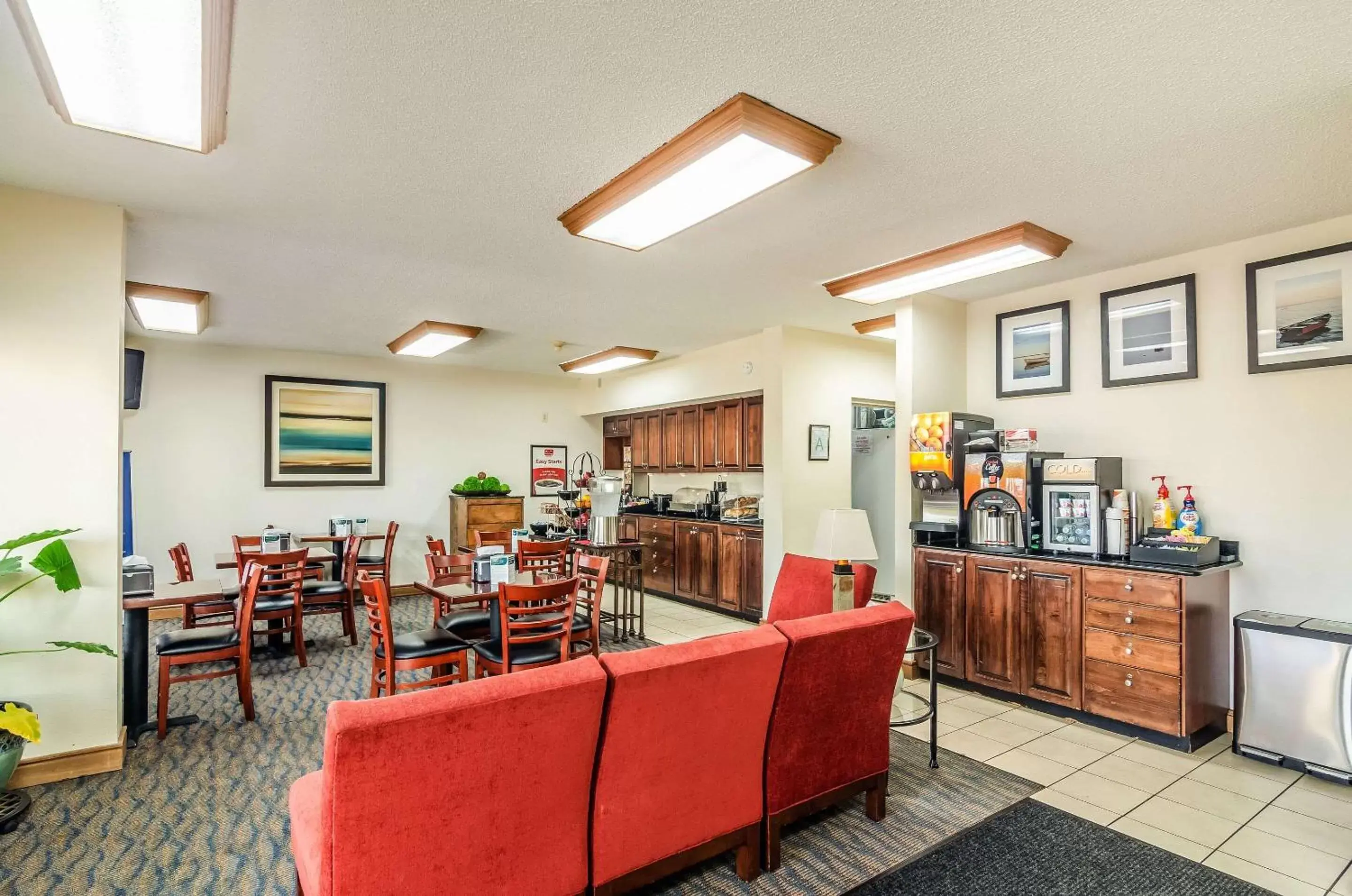 Restaurant/Places to Eat in Econo Lodge Moss Point - Pascagoula