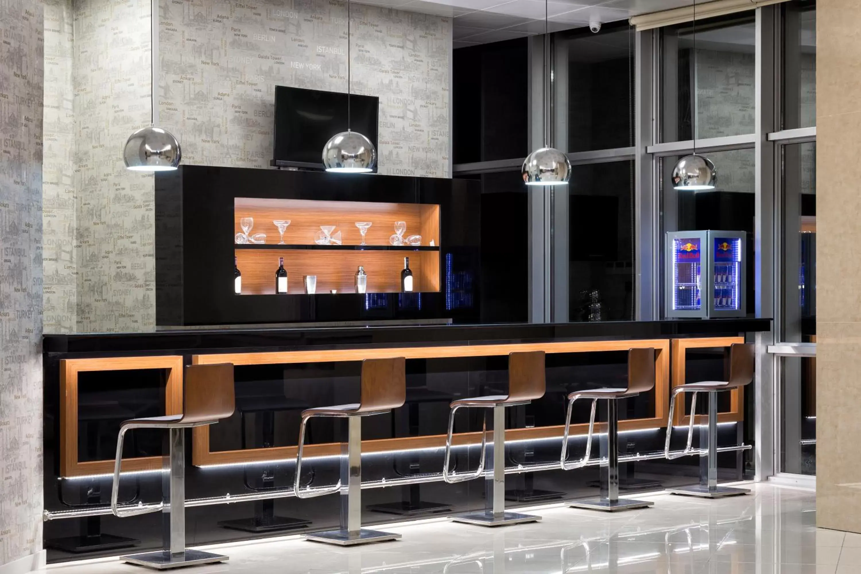 Lounge or bar in Ramada Hotel by Wyndham Edirne Lounge or bar in Ramada Hotel by Wyndham Edirne