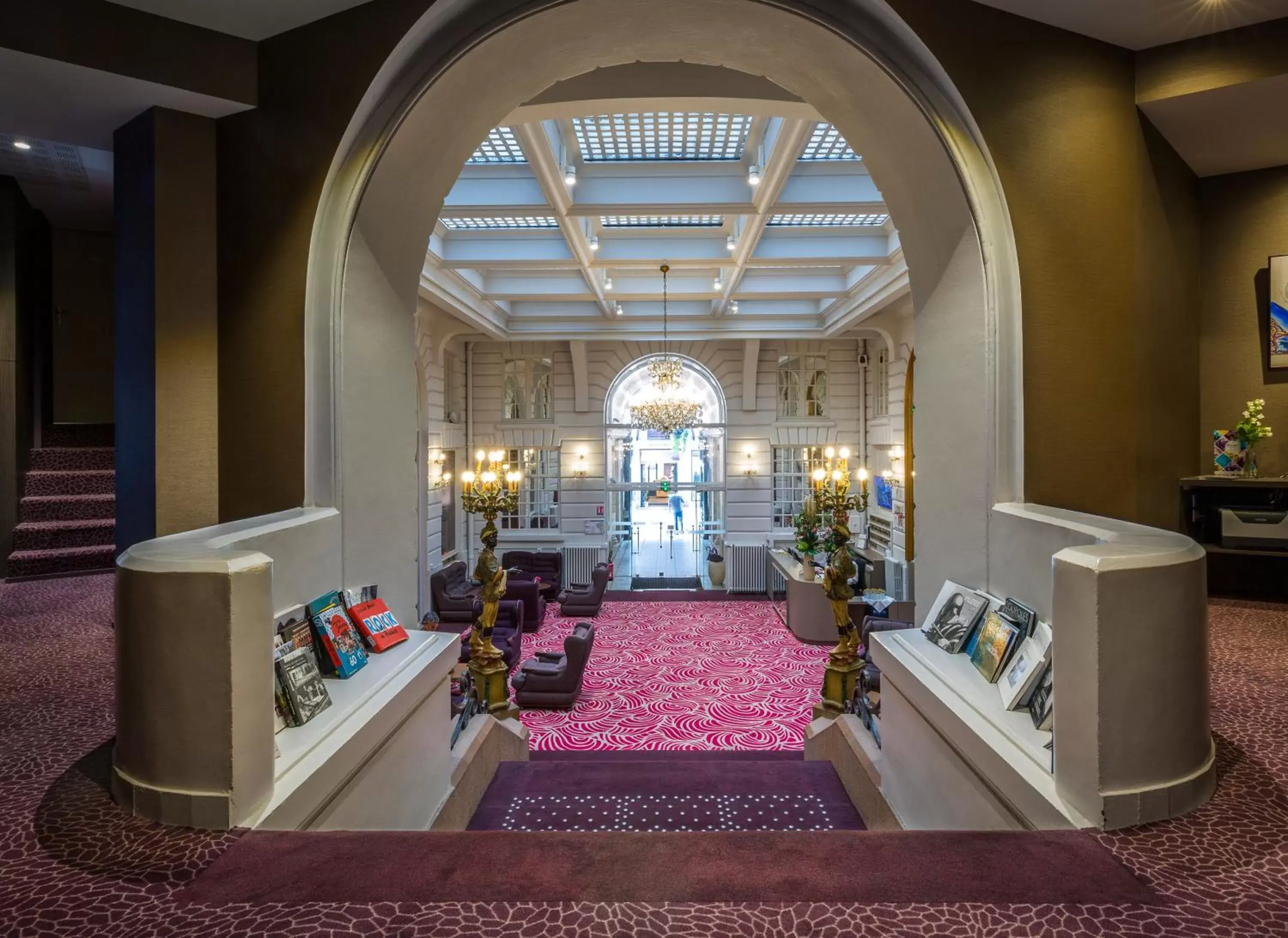 Lobby or reception in Oceania l'Hôtel de France Nantes