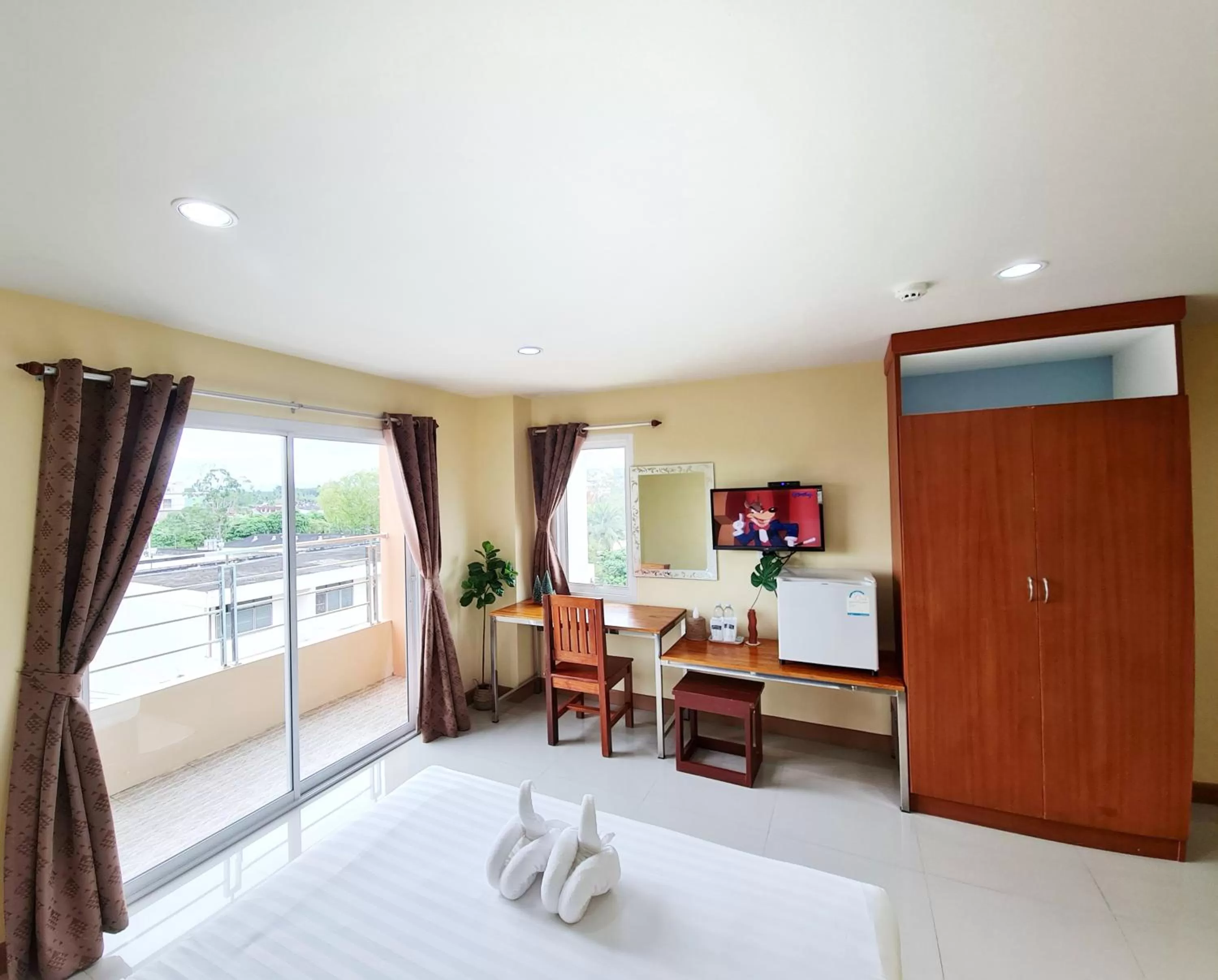 Photo of the whole room, Bed in Jaroonsak Grand