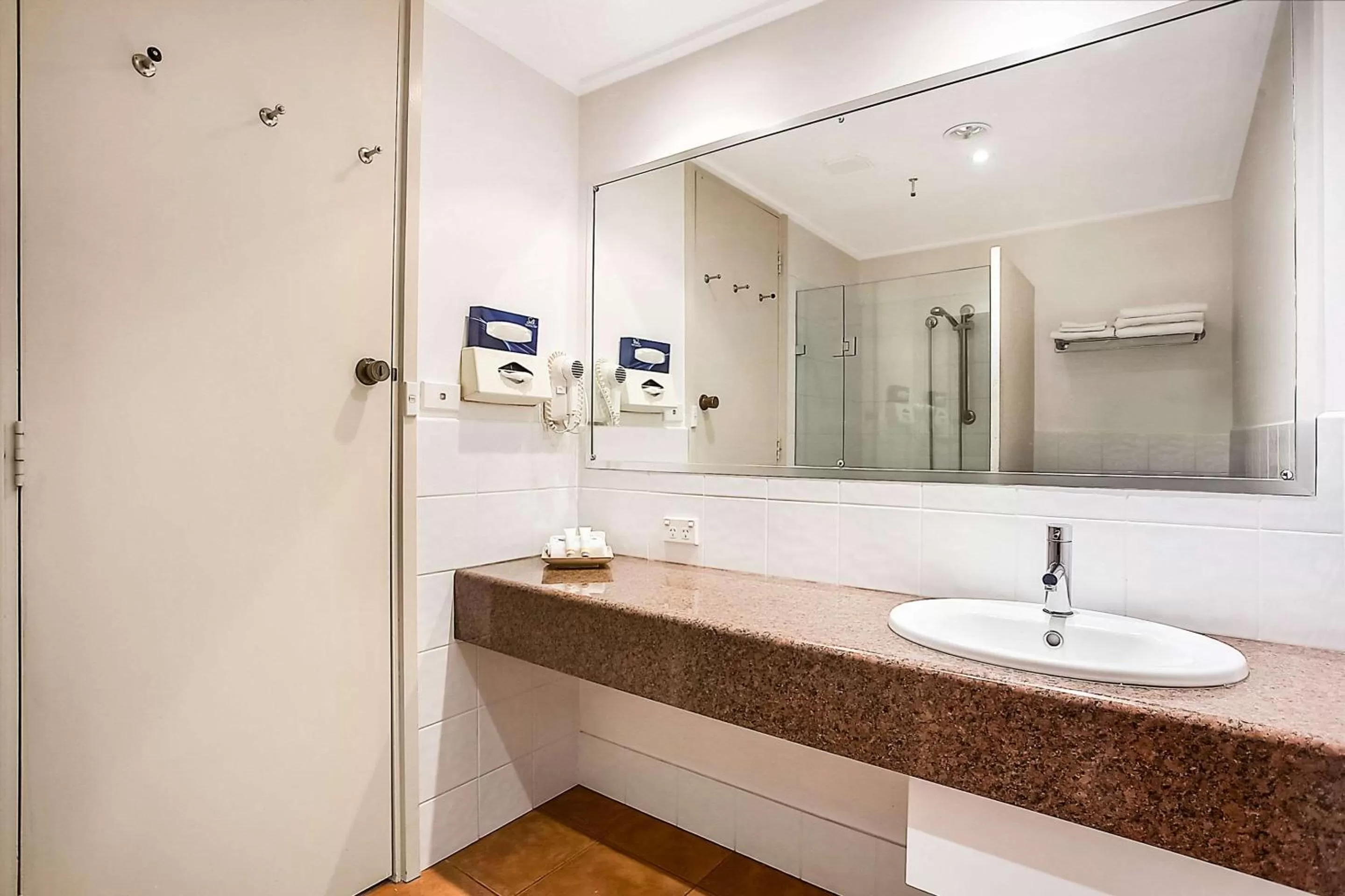 Bedroom in Richmond Henty Hotel