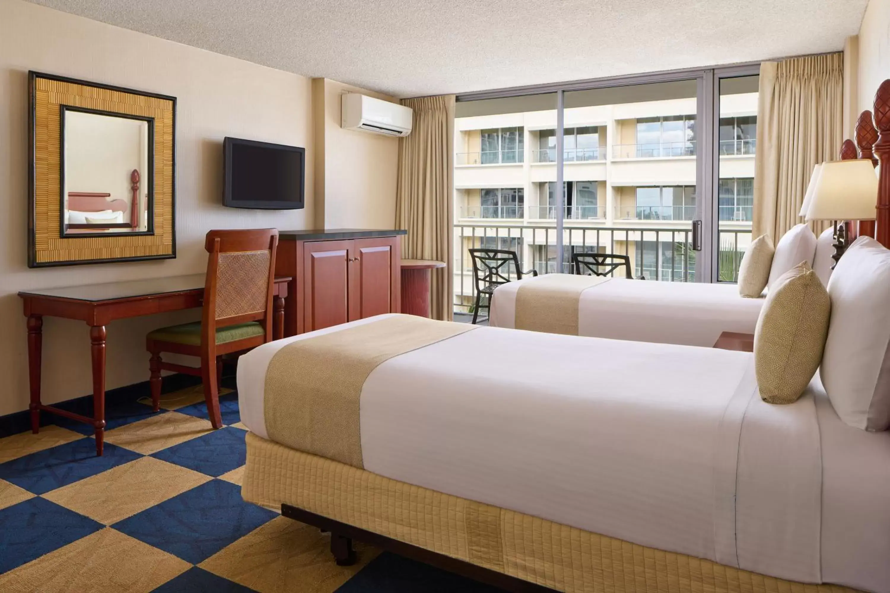 Bed in Ewa Hotel Waikiki