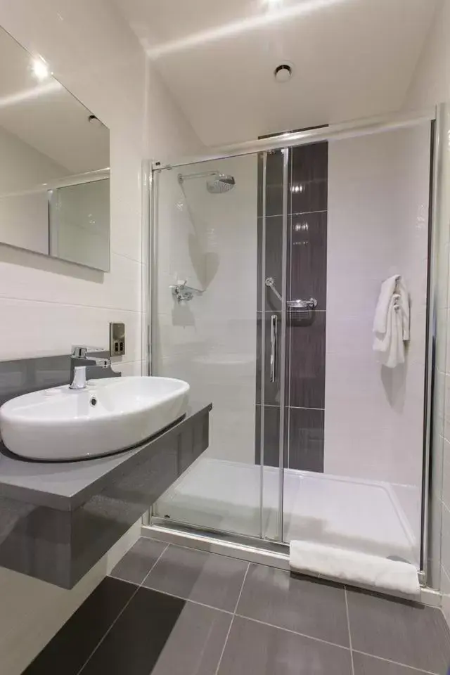 Shower, Bathroom in Grand Hotel Tralee