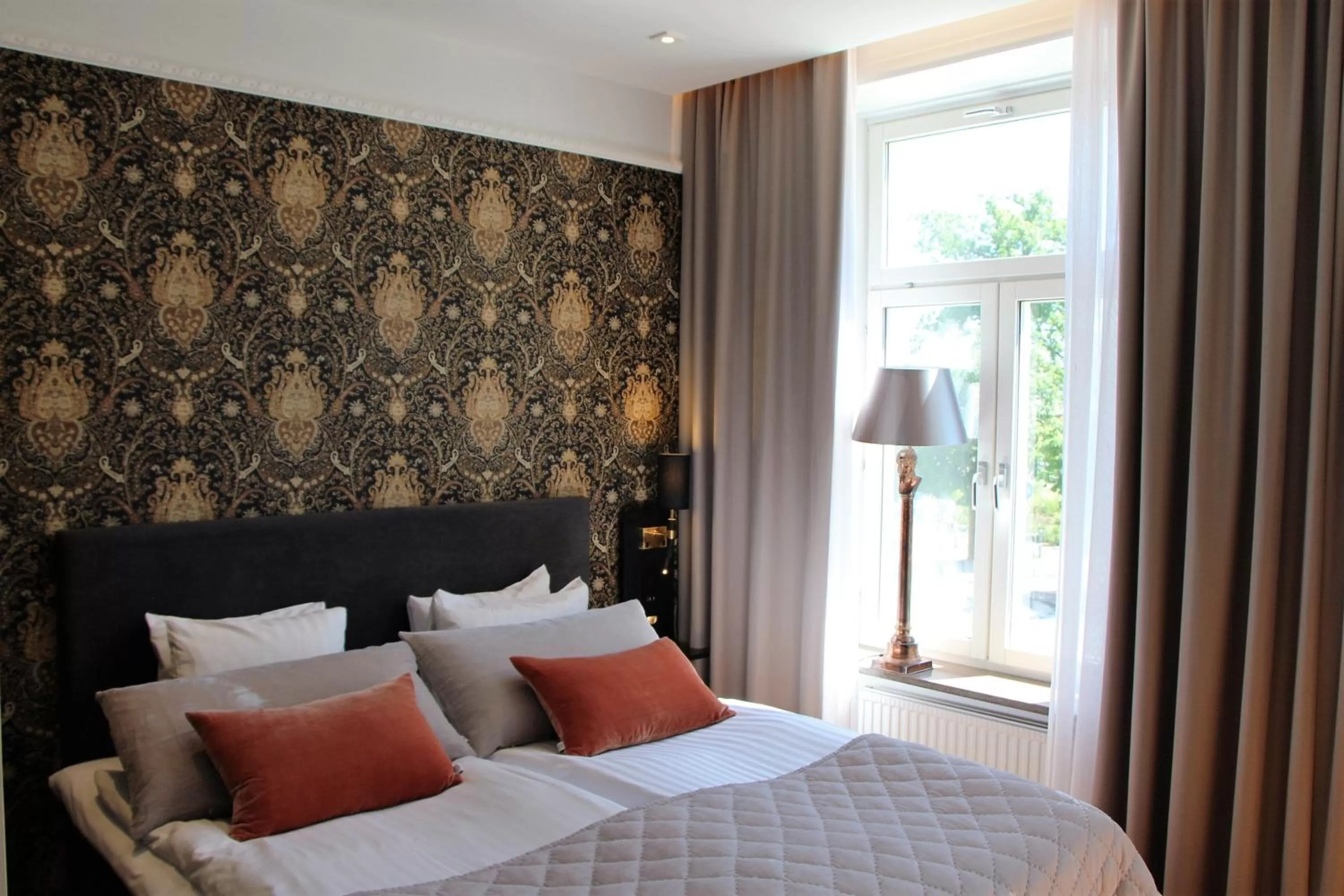 Photo of the whole room, Bed in Continental du Sud